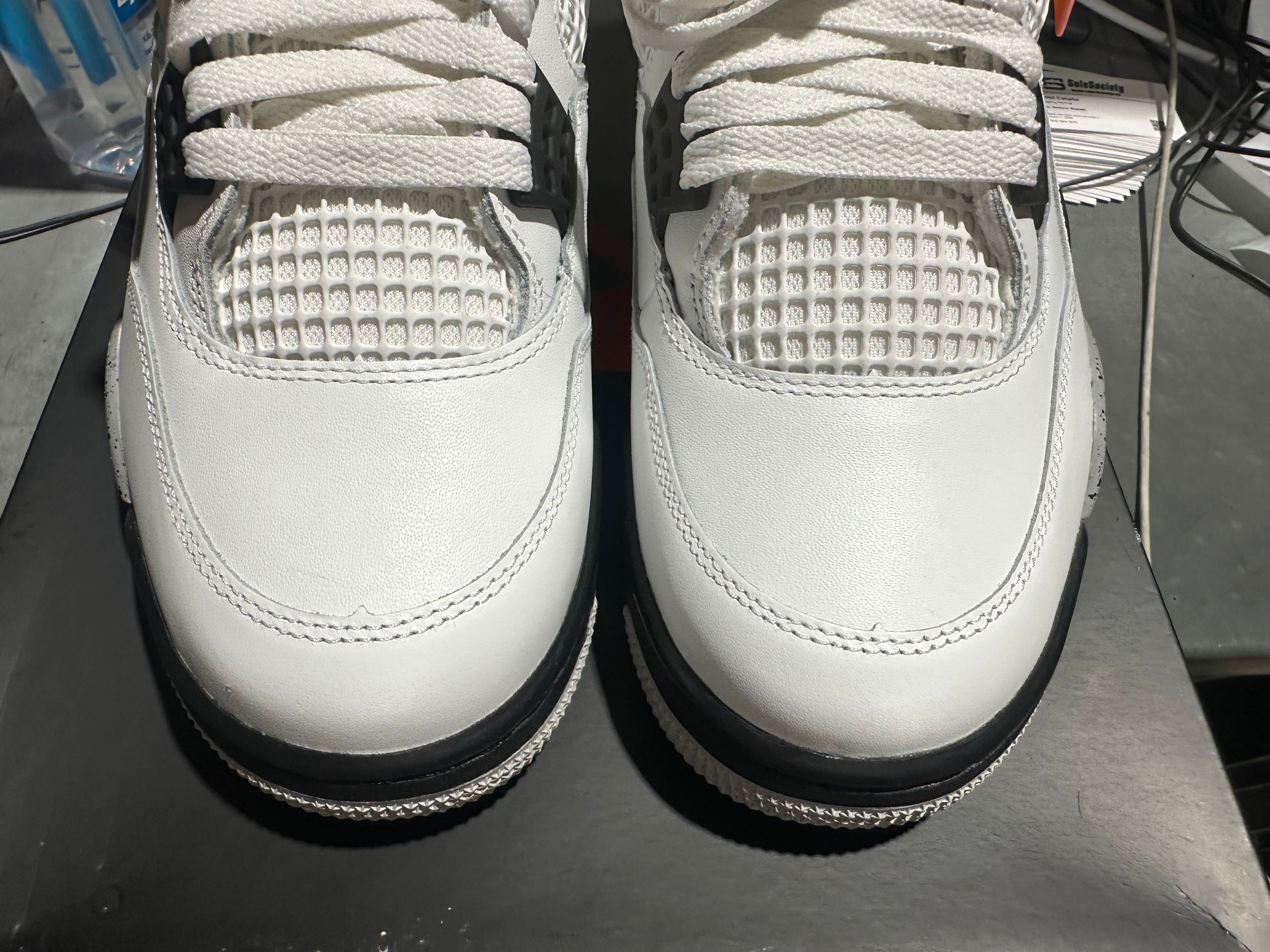 Air Jordan 4 Retro - White Cement Size 10
