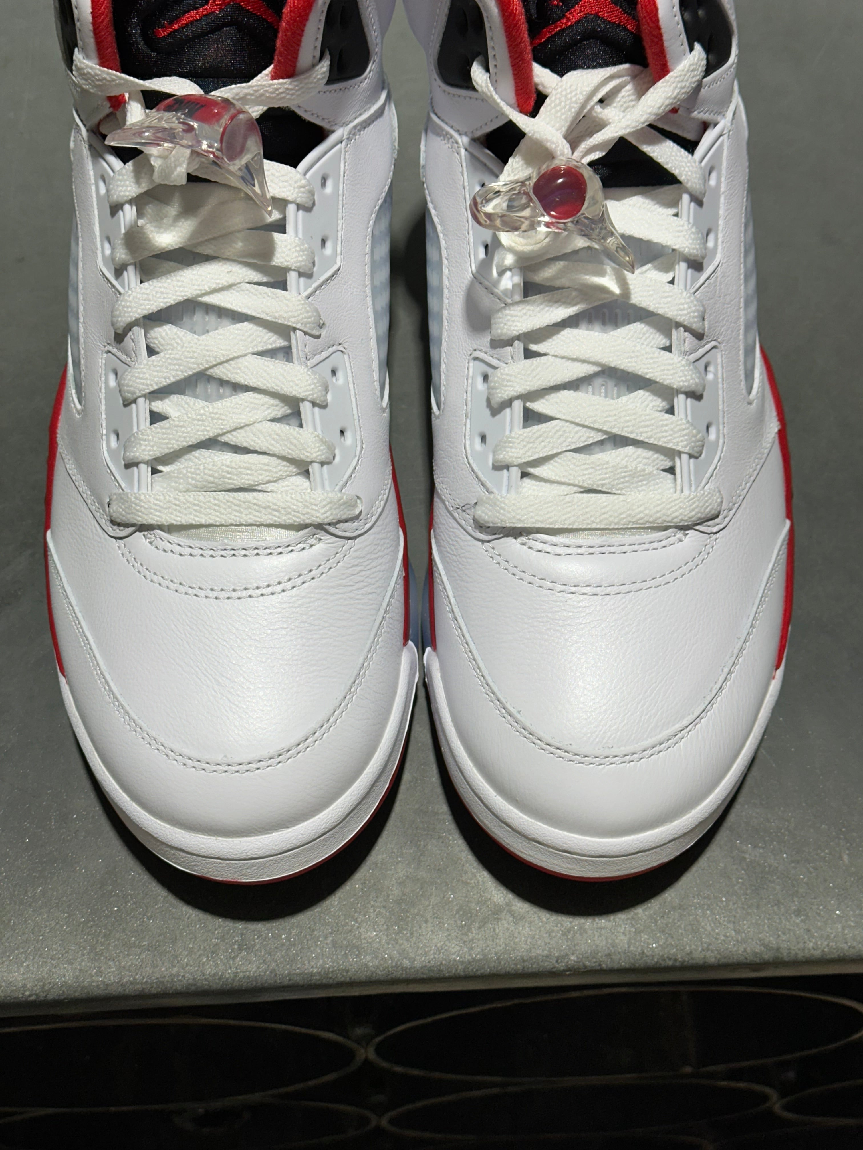 Air Jordan 5 Retro - Fire Red Black Tongue 2025 Size 9