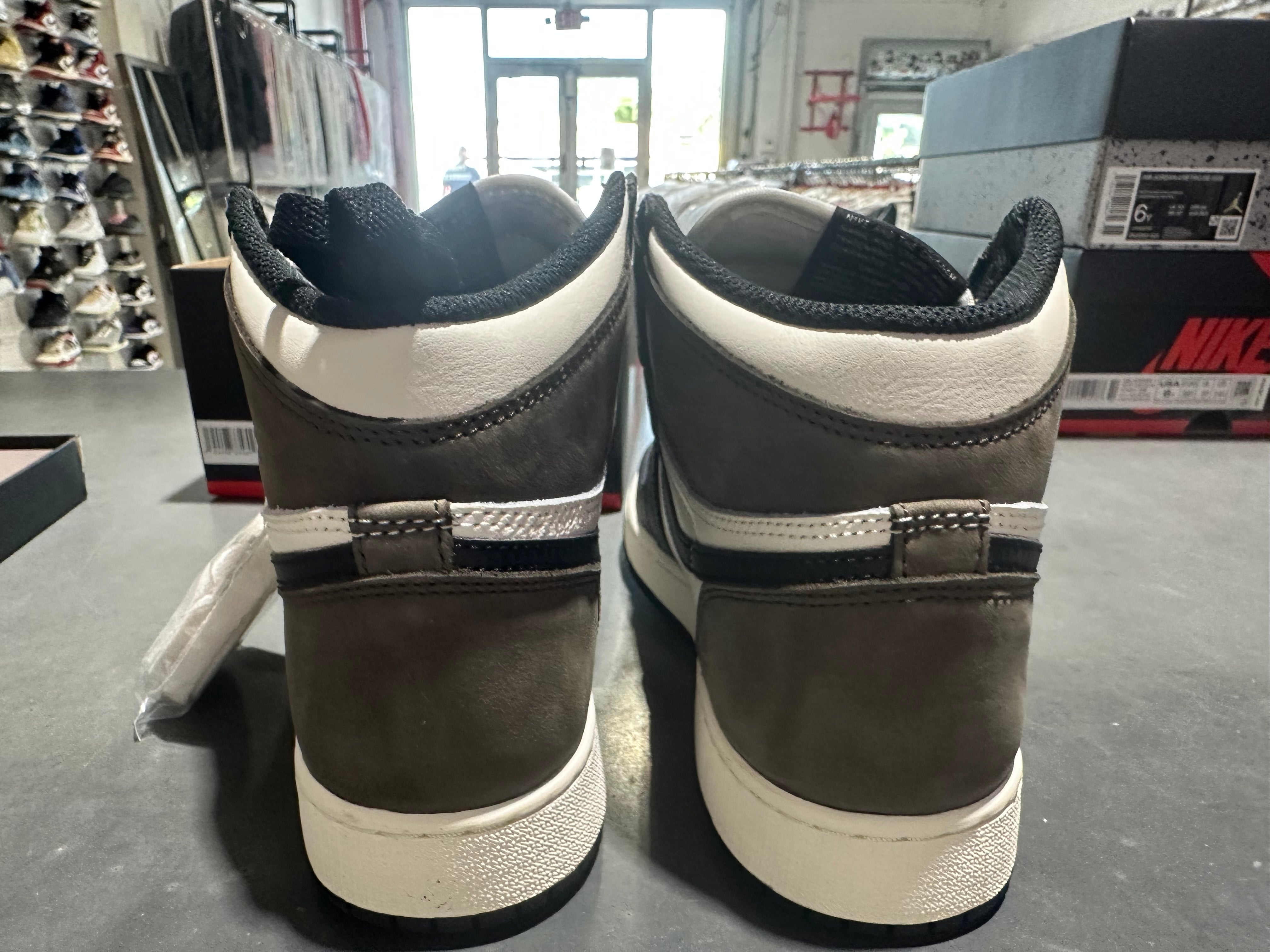 Air Jordan 1 Retro High (GS) - Dark Mocha Size 6Y