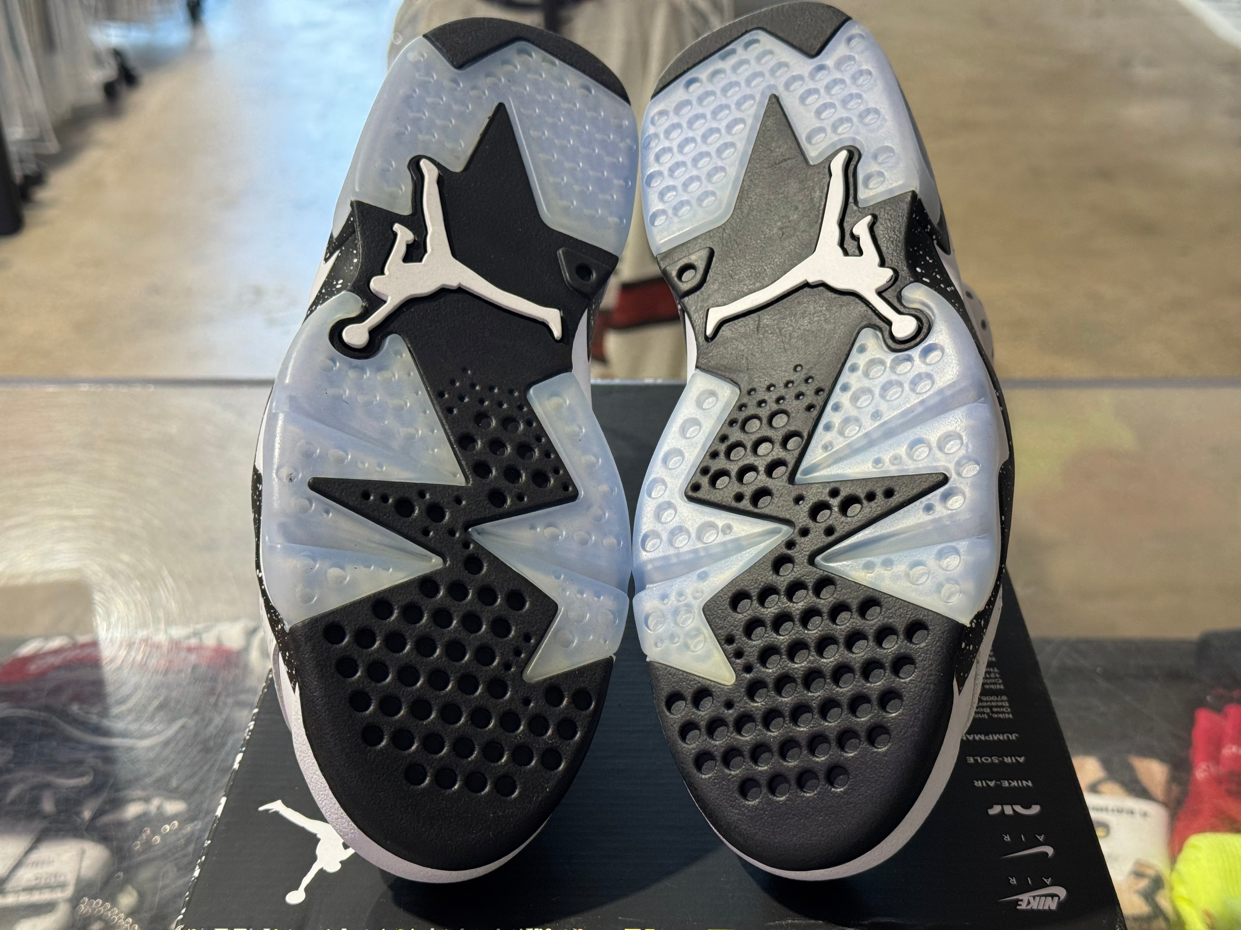 Air Jordan 6 Retro - Reverse Oreo Size 9