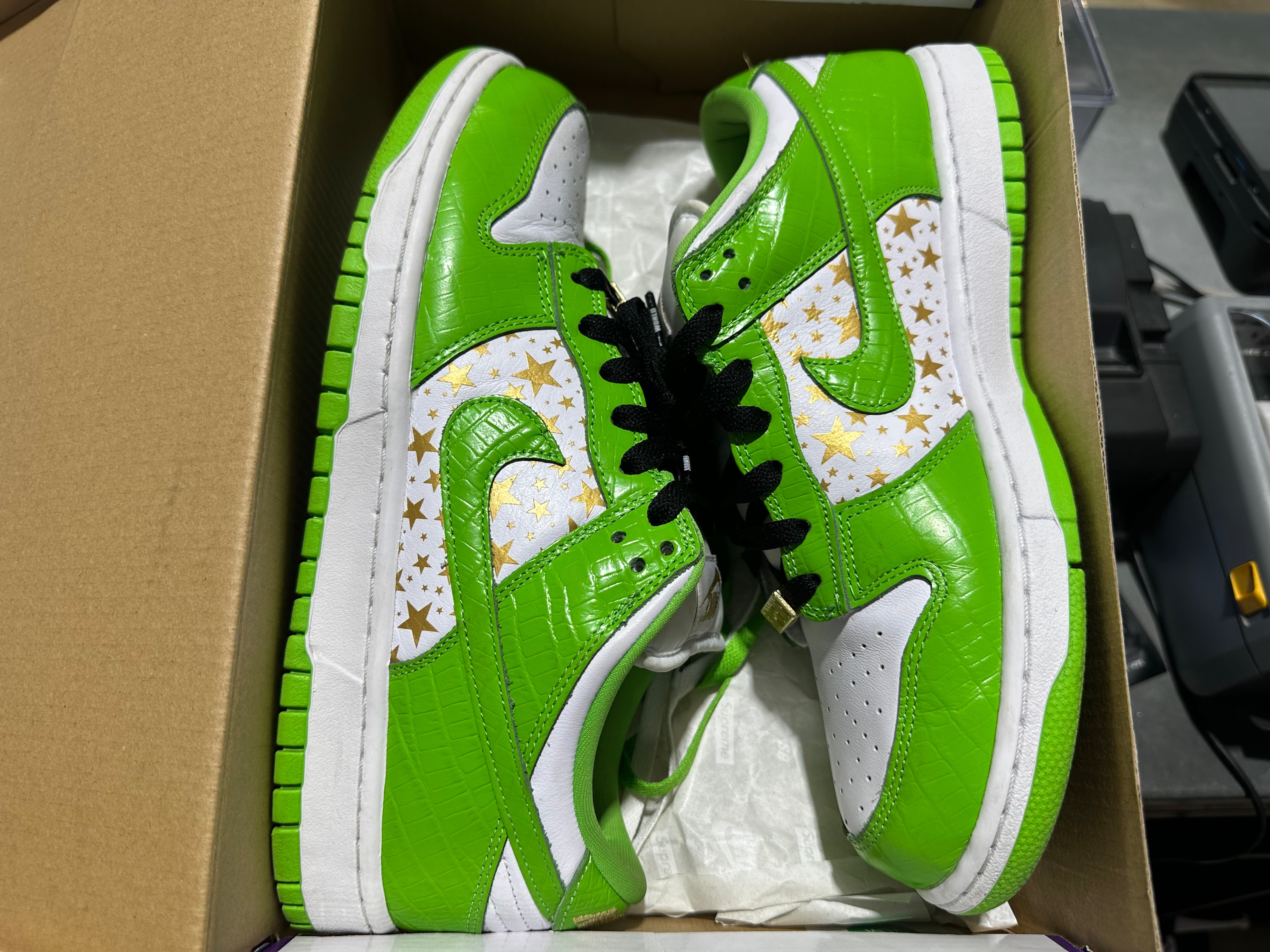 Nike SB Dunk Low OG - Supreme Stars/Green Size 9.5