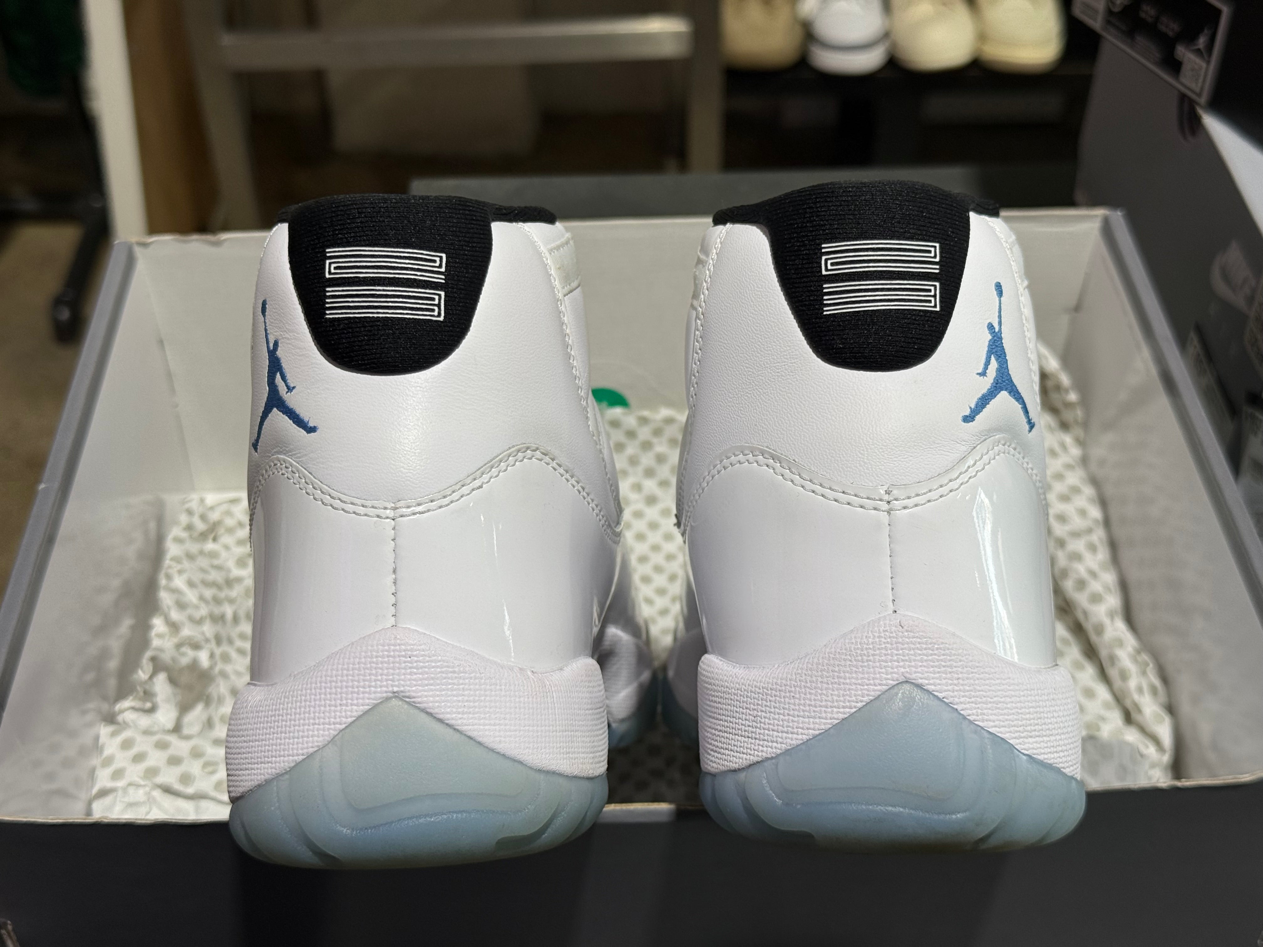 Air Jordan 11 Retro - Legend Blue Size 9.5