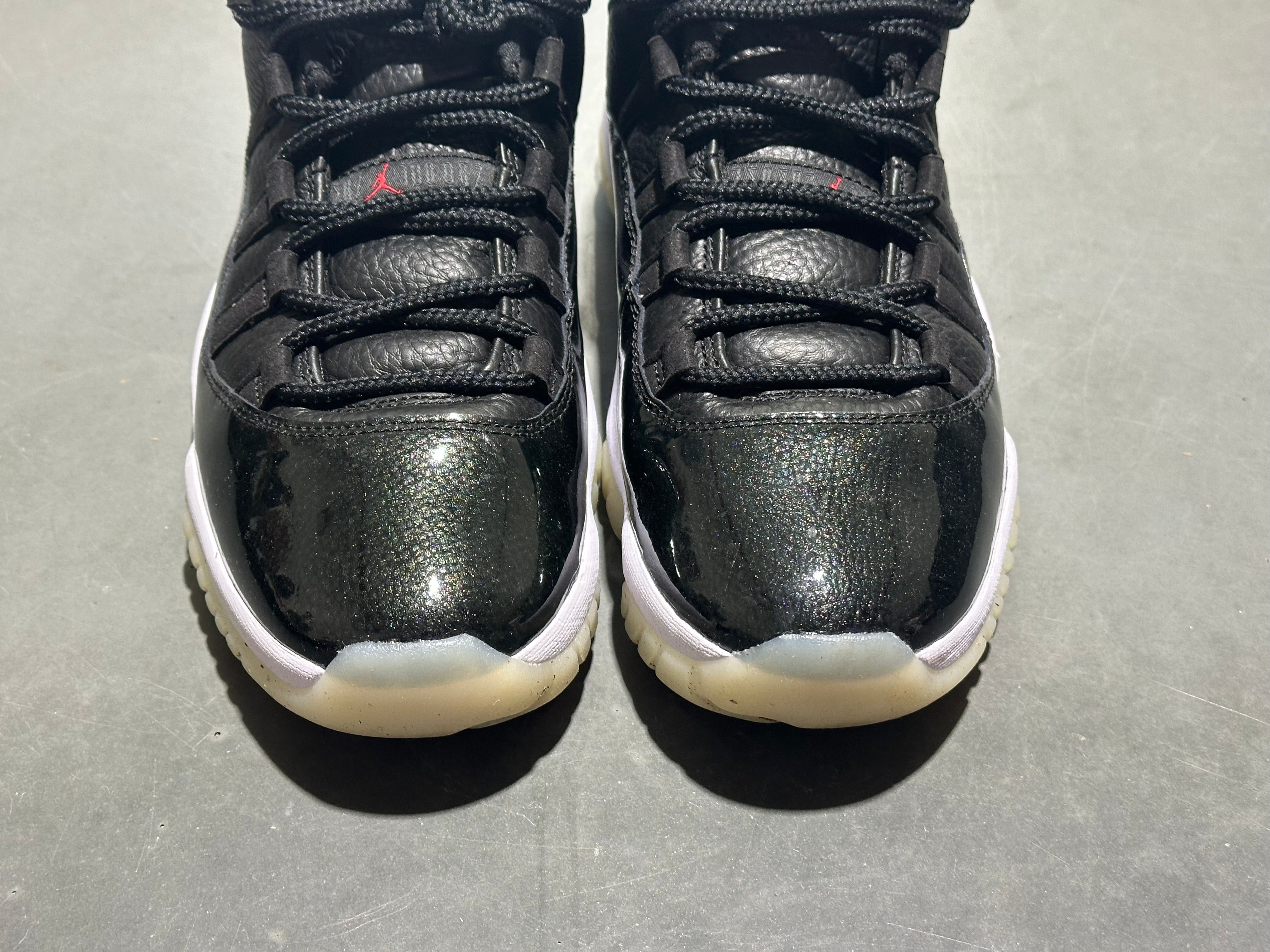 Air Jordan 11 Retro Low - 72/10 Size 9.5