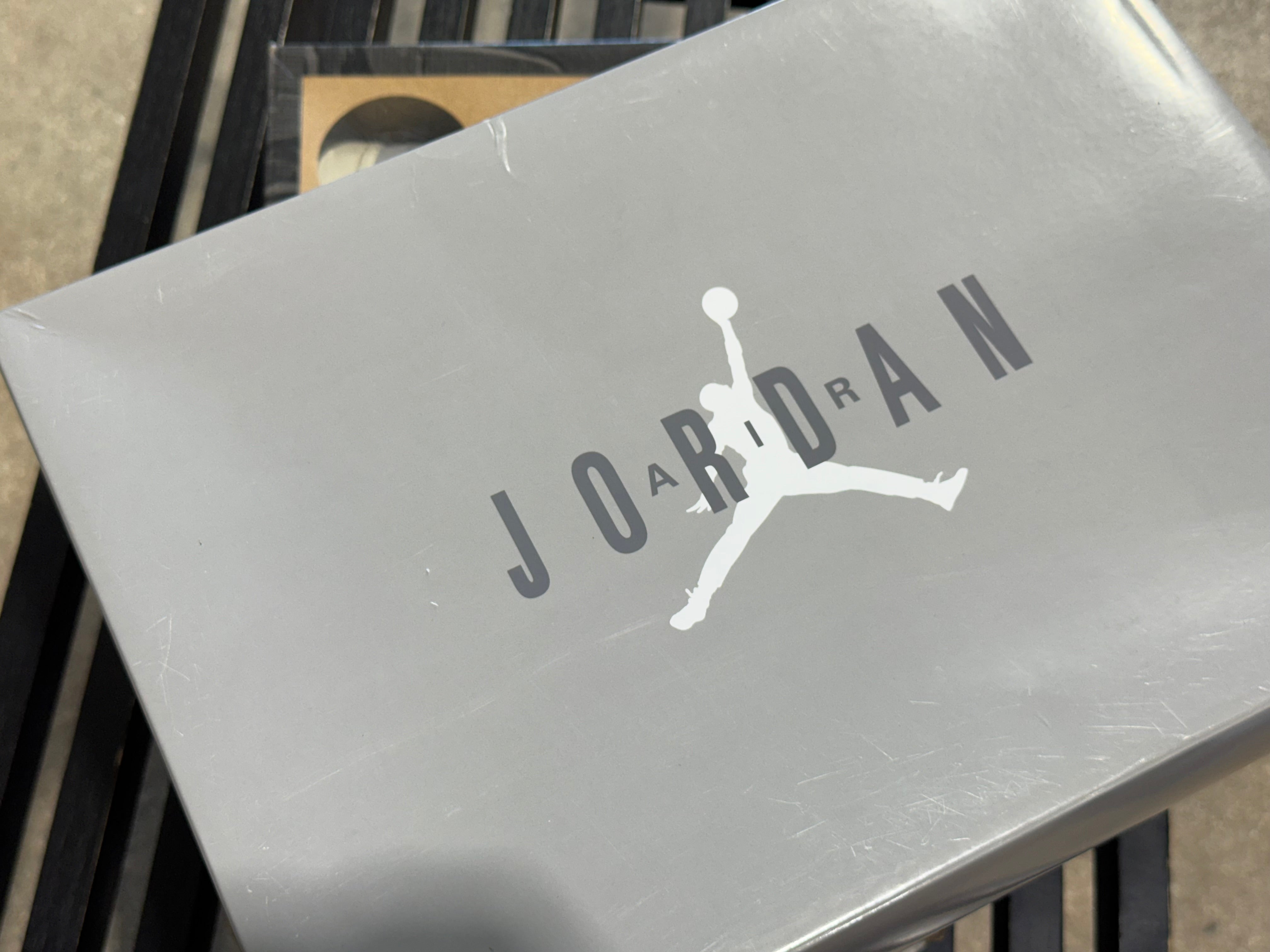 Air Jordan 11 Retro - Cool Grey Size 9.5