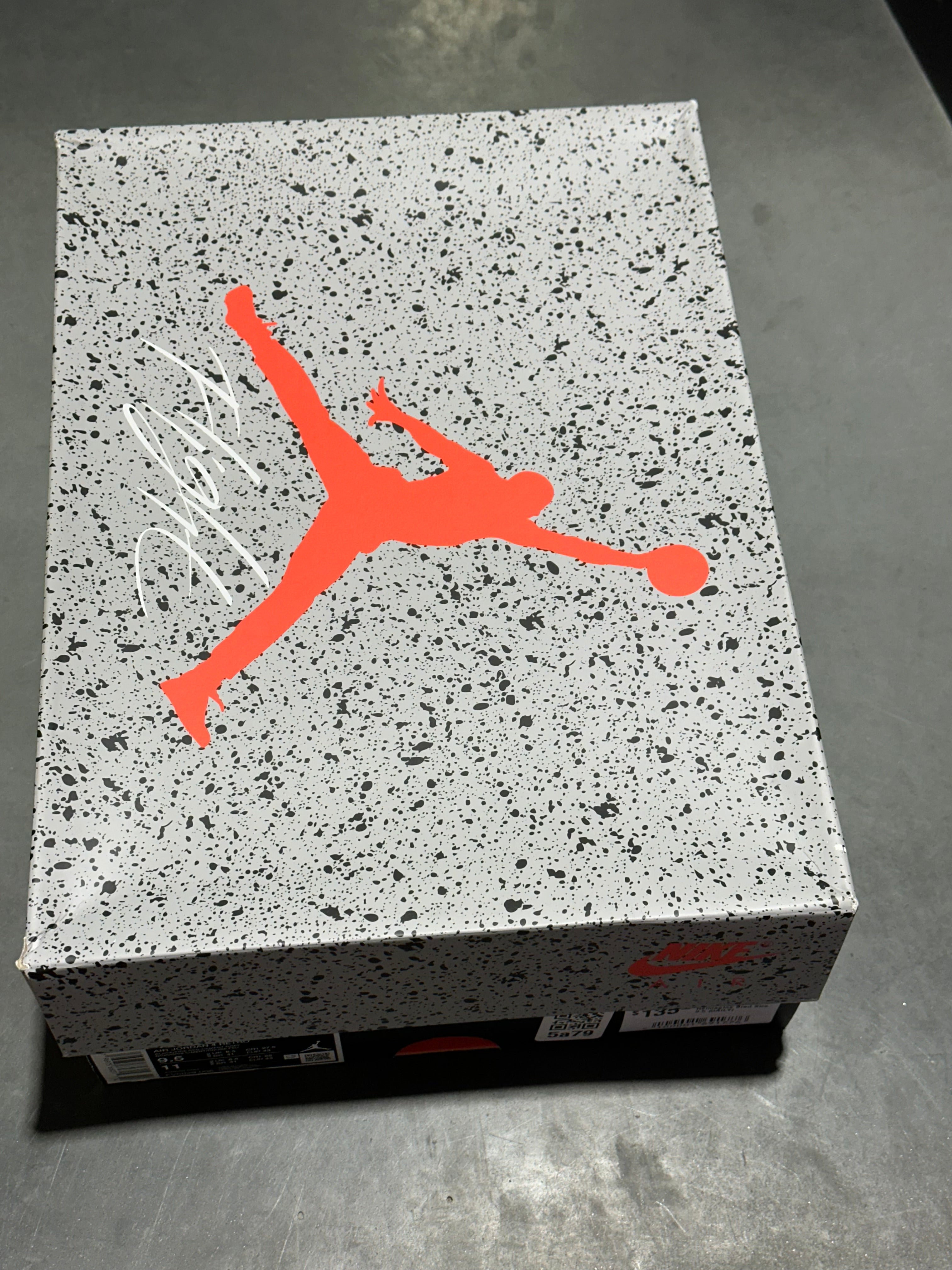 Air Jordan 4 Retro - Reimagine Bred Size 9.5