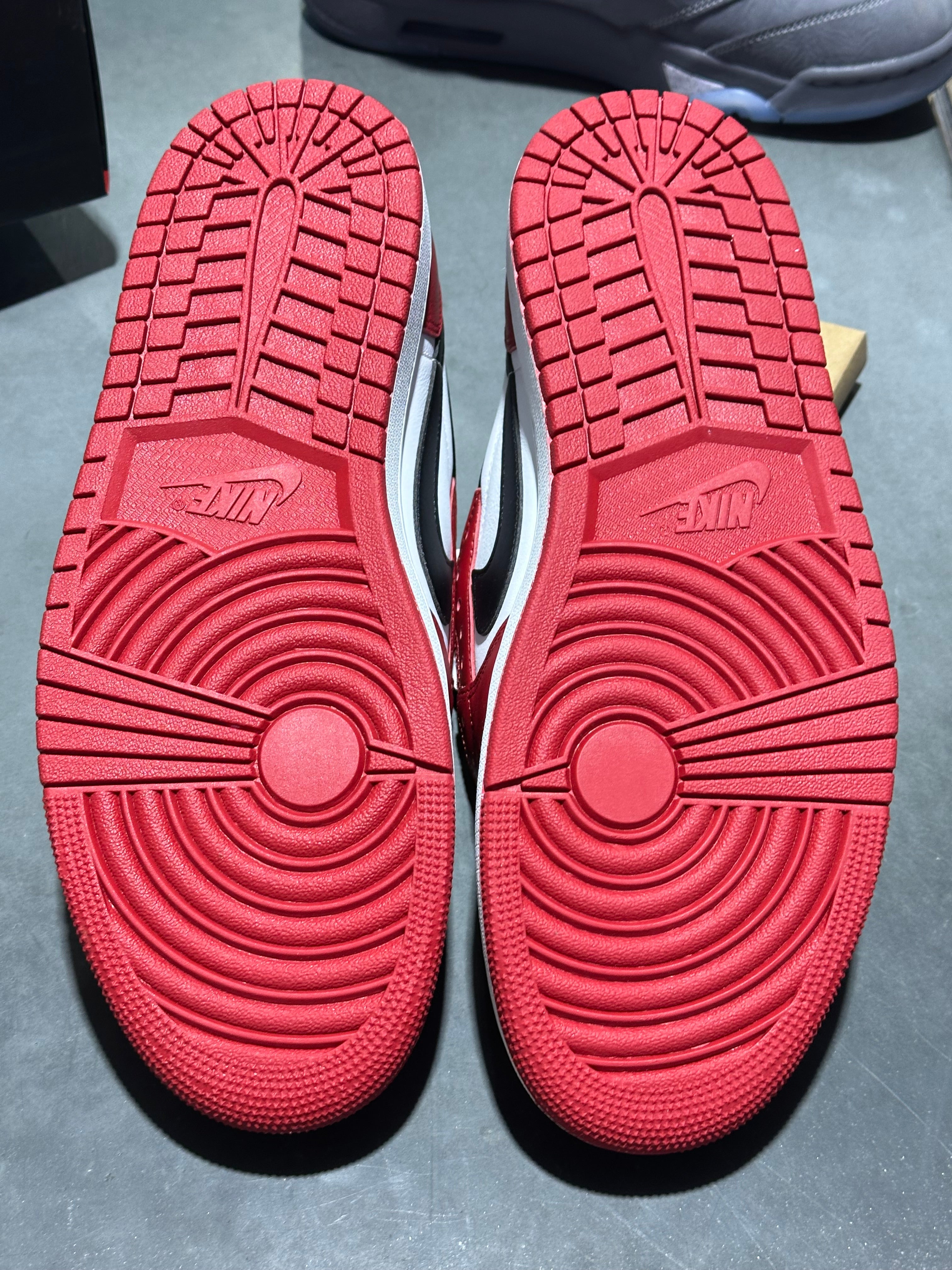 Air Jordan 1 Retro Low OG - Chicago 2025 Size 13