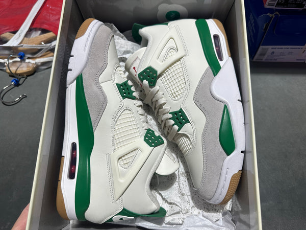 Air Jordan 4 Retro SB - Pine Green Size 8.5