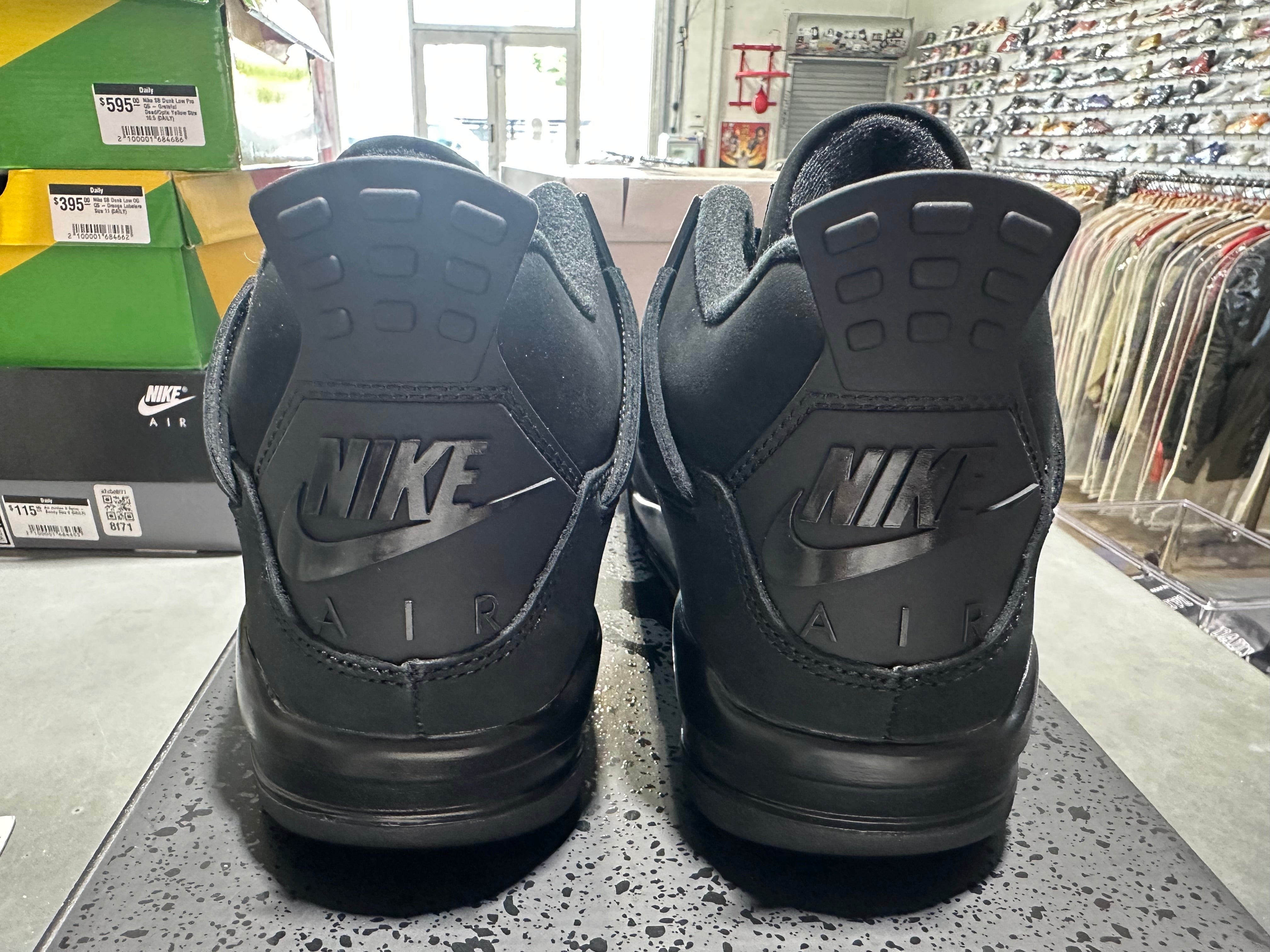 Air Jordan 4 Reto - Black Cat Size 7