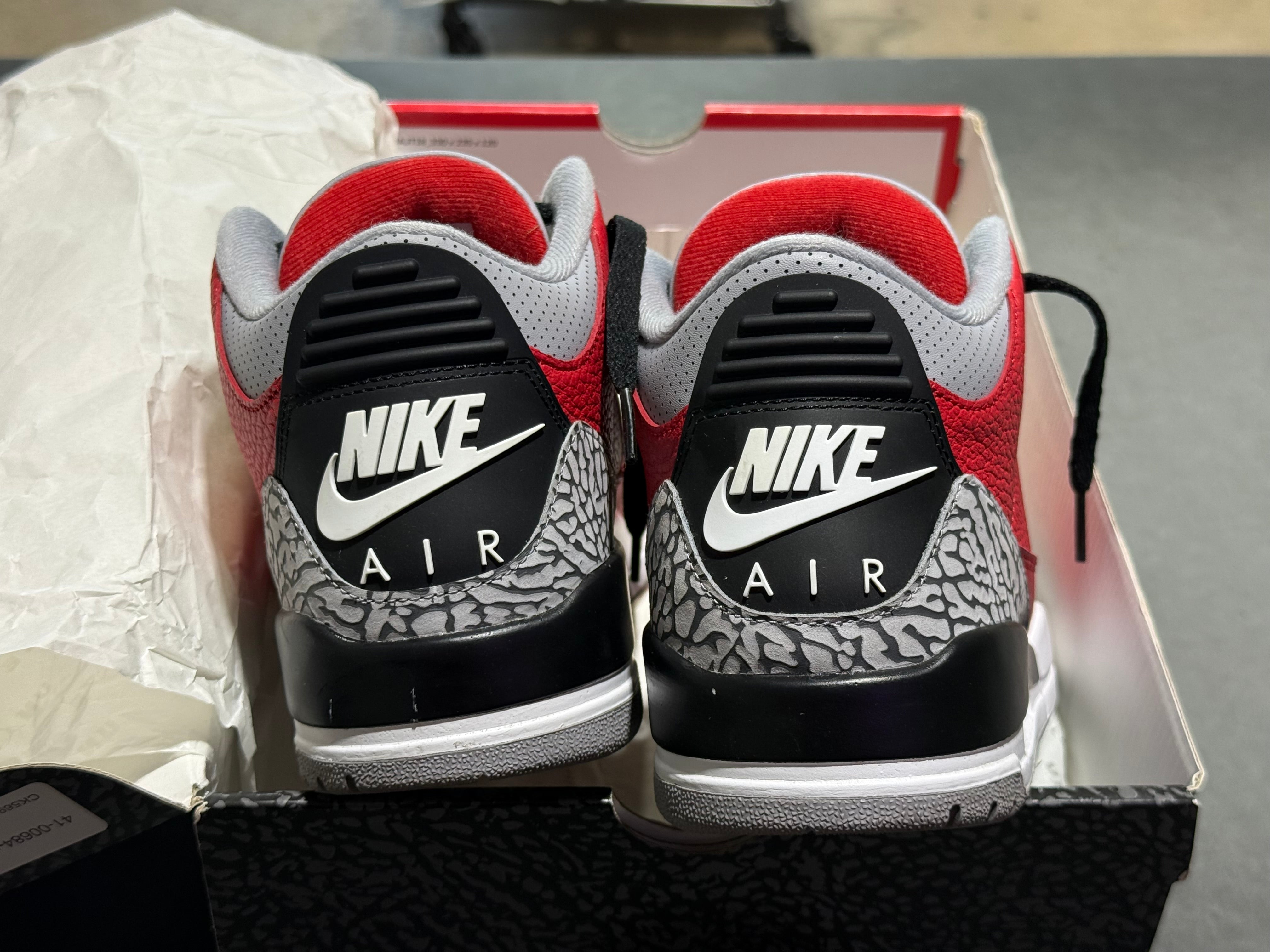 Air Jordan 3 Retro SE - Unite/Fire Red Size 9
