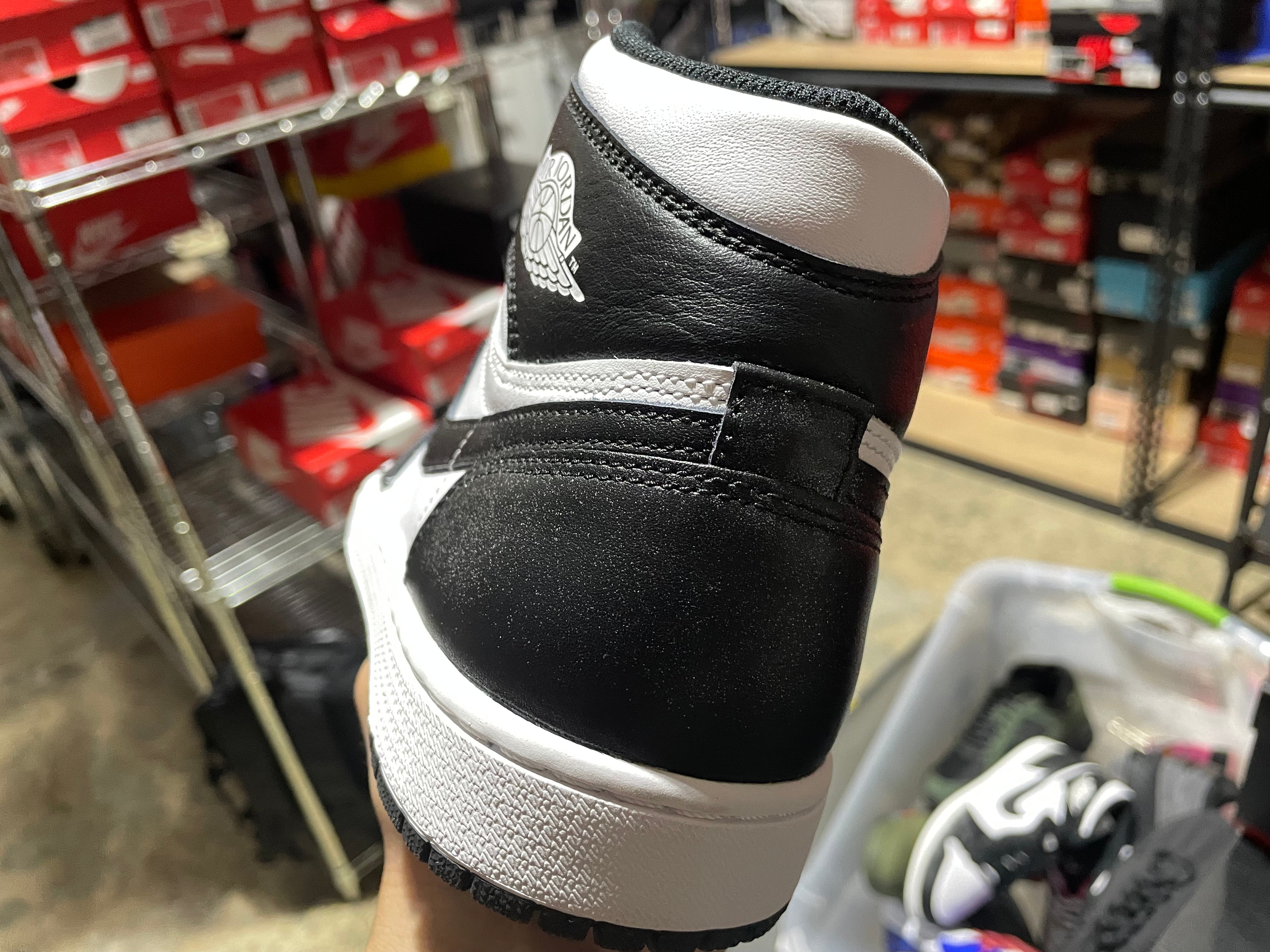 Air Jordan 1 Retro - 2014 Black White Size 8.5
