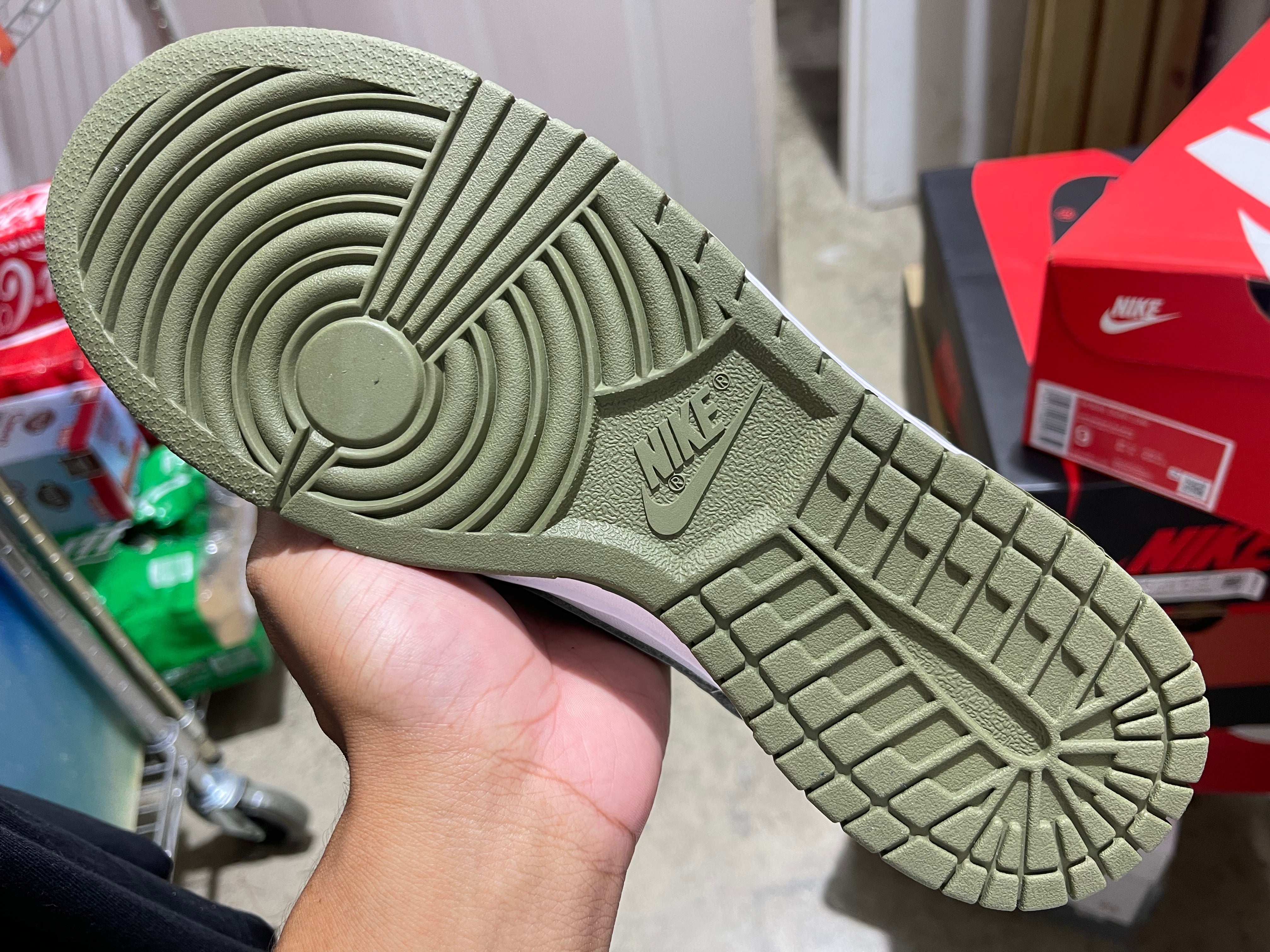 W Nike Dunk Low - Medium Olive Size 8W/6.5Y