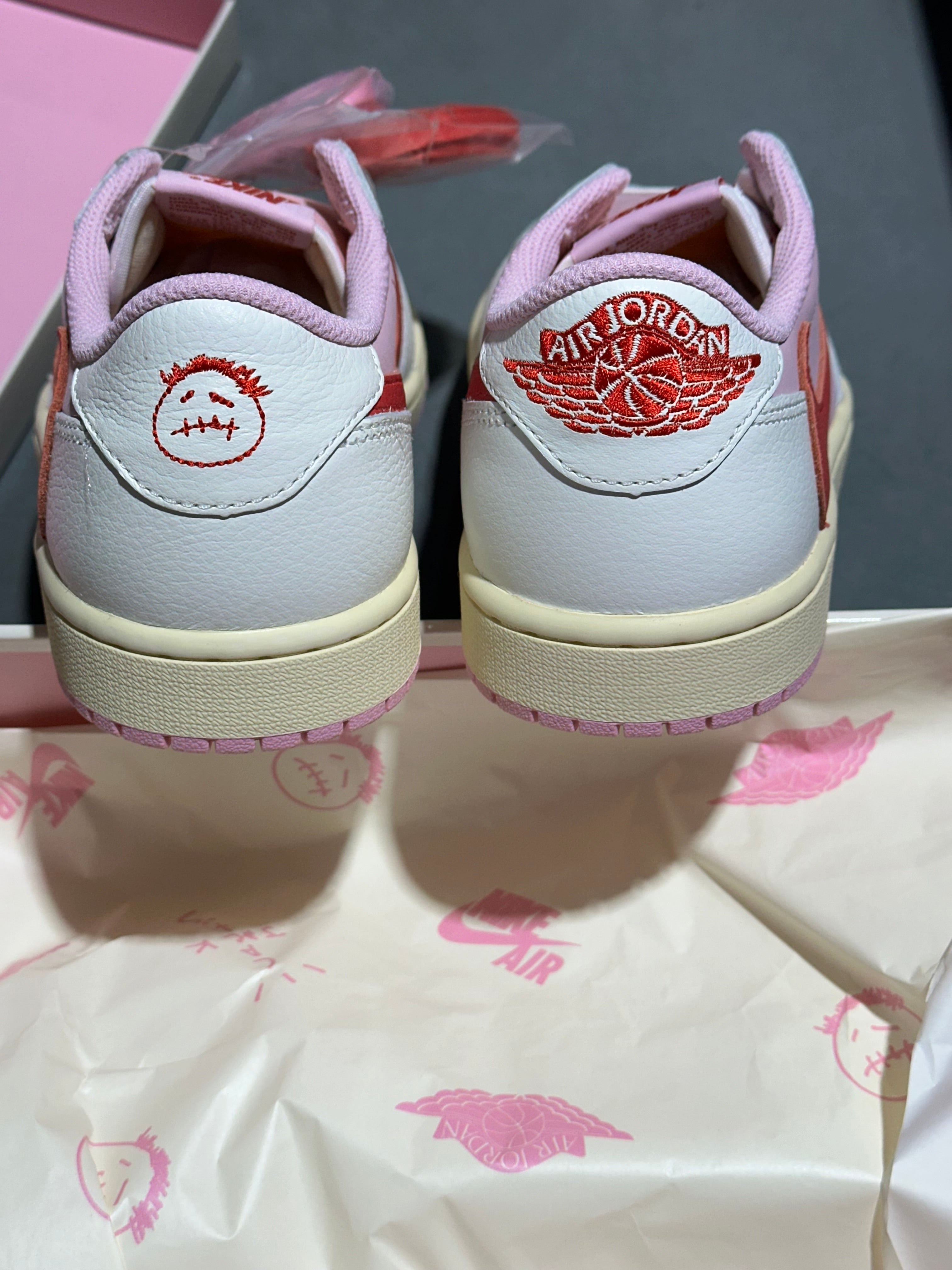 Air Jordan 1 Retro Low OG SP - Travis Scott/Tropical Pink Size 8