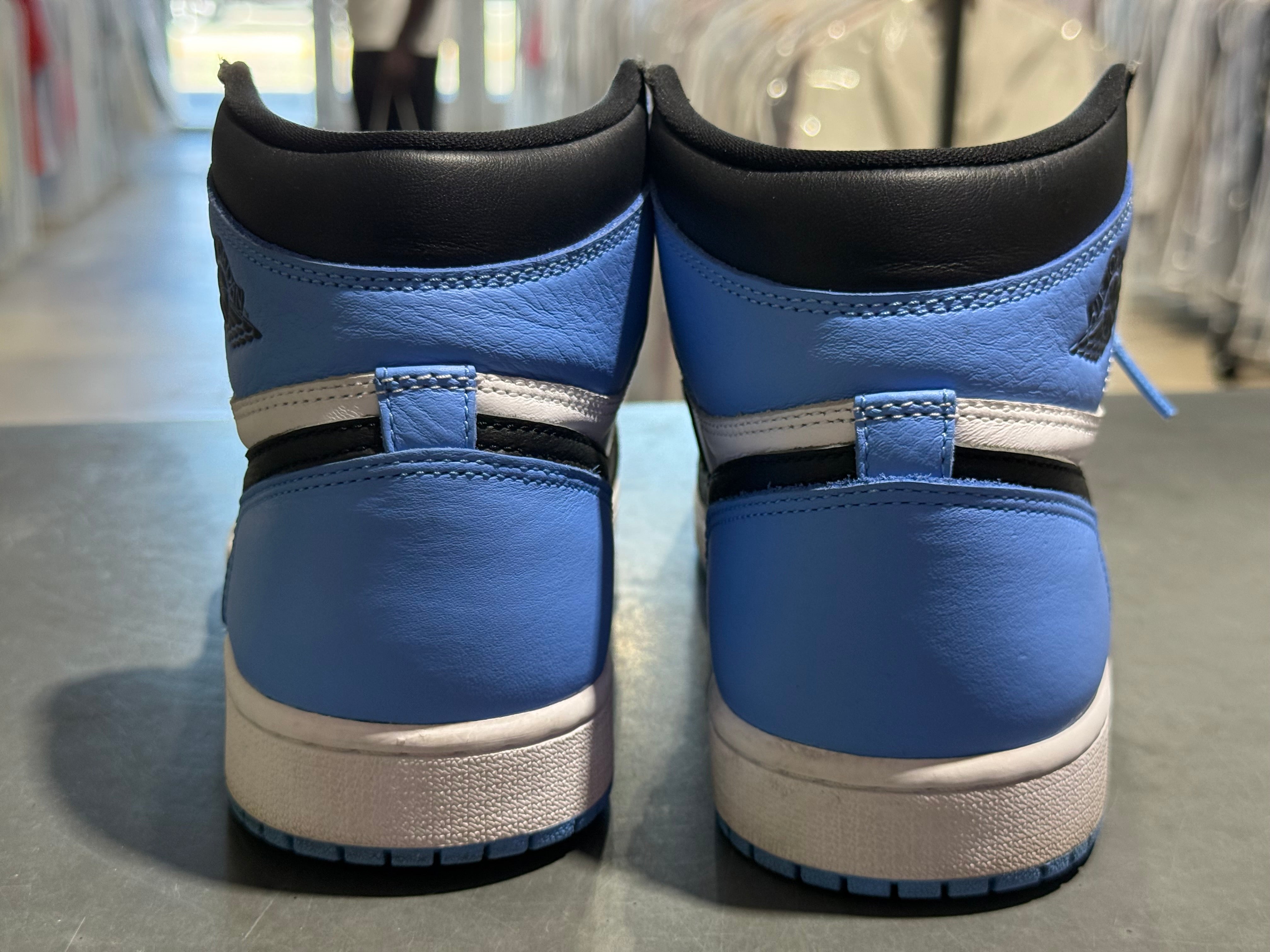 Air Jordan 1 Retro High OG - UNC Toe Size 9.5