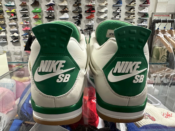 Air Jordan 4 Retro SB - Pine Green Size 11