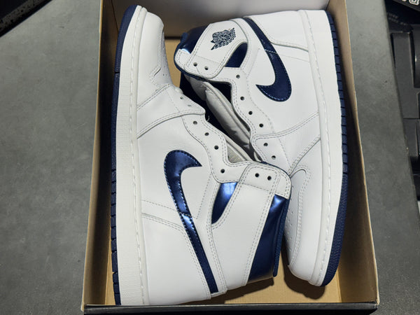 Air Jordan 1 Retro - Metallic Navy 2016 Size 8.5