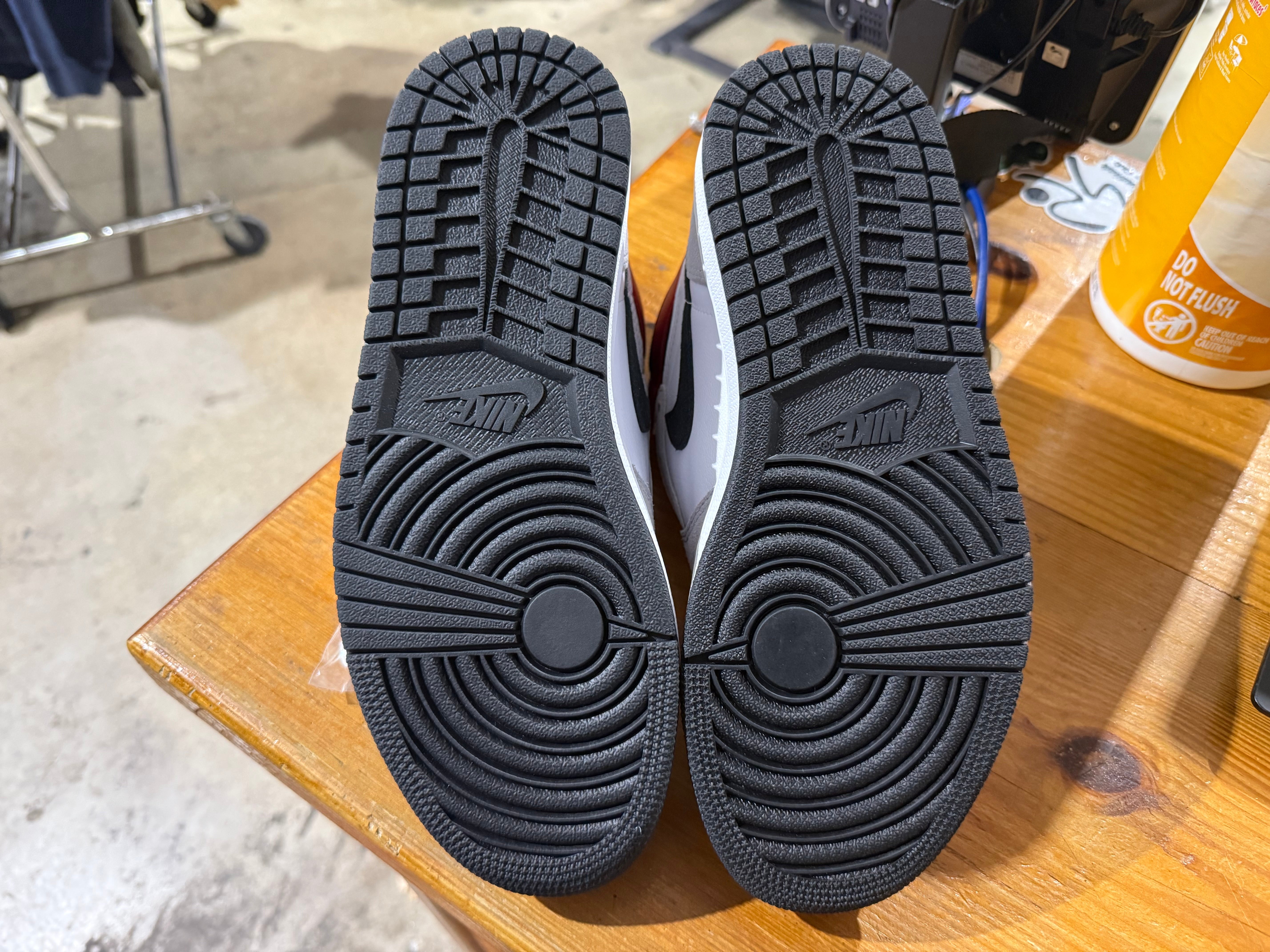 Air Jordan 1 Retro High OG - Light Smoke Grey Size 8.5