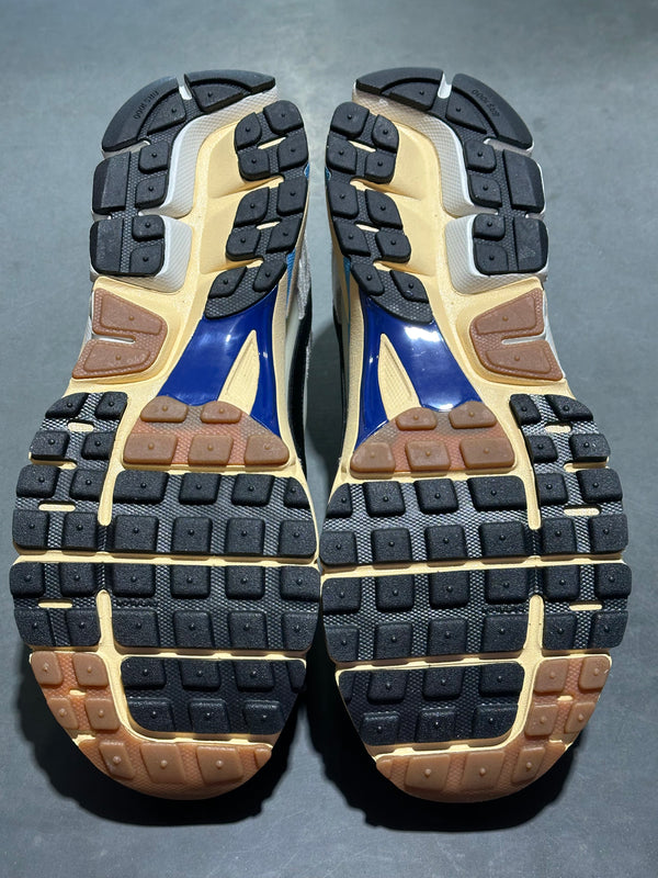 W Nike Zoom Vomero 5 - Designed by Japan Size 13.5W/12M