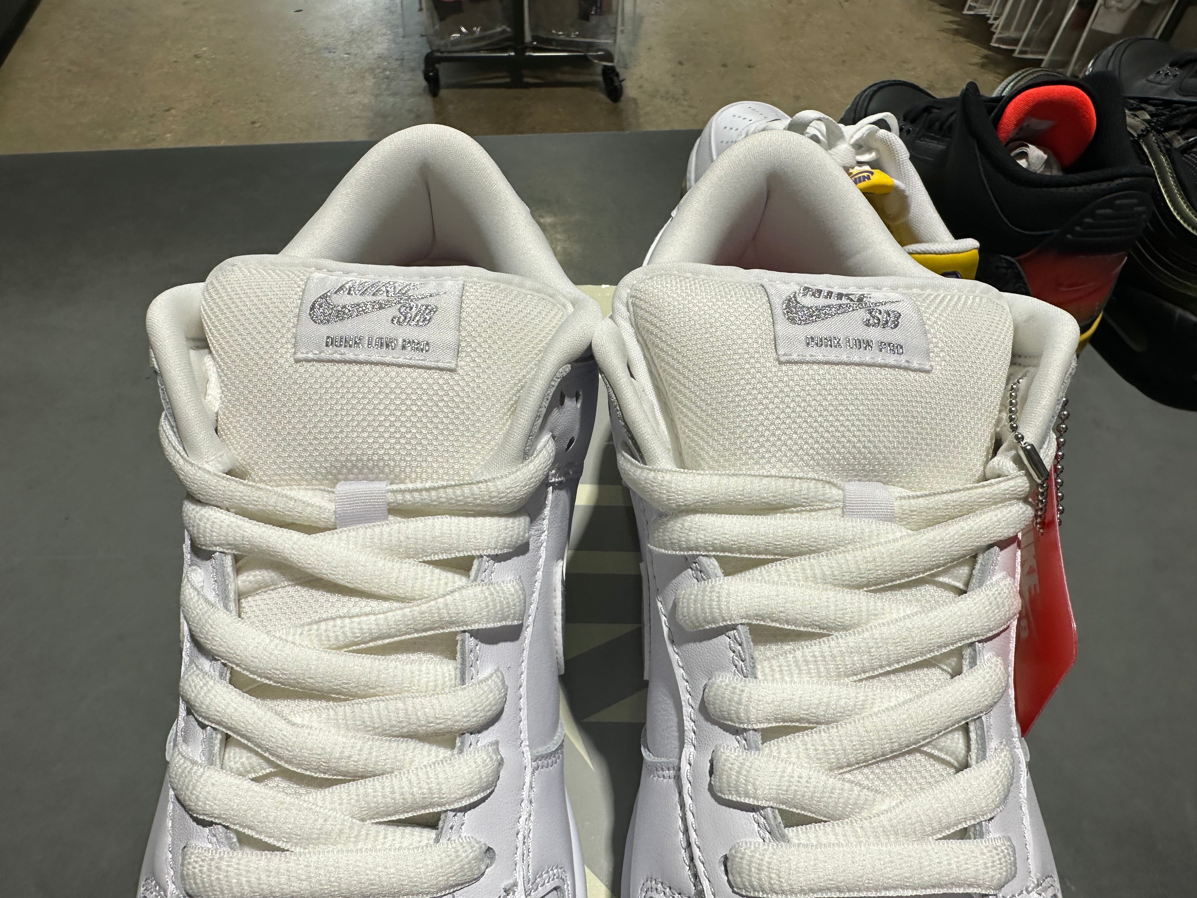 Nike SB Dunk Low OG QS - Supreme/White Size 10.5