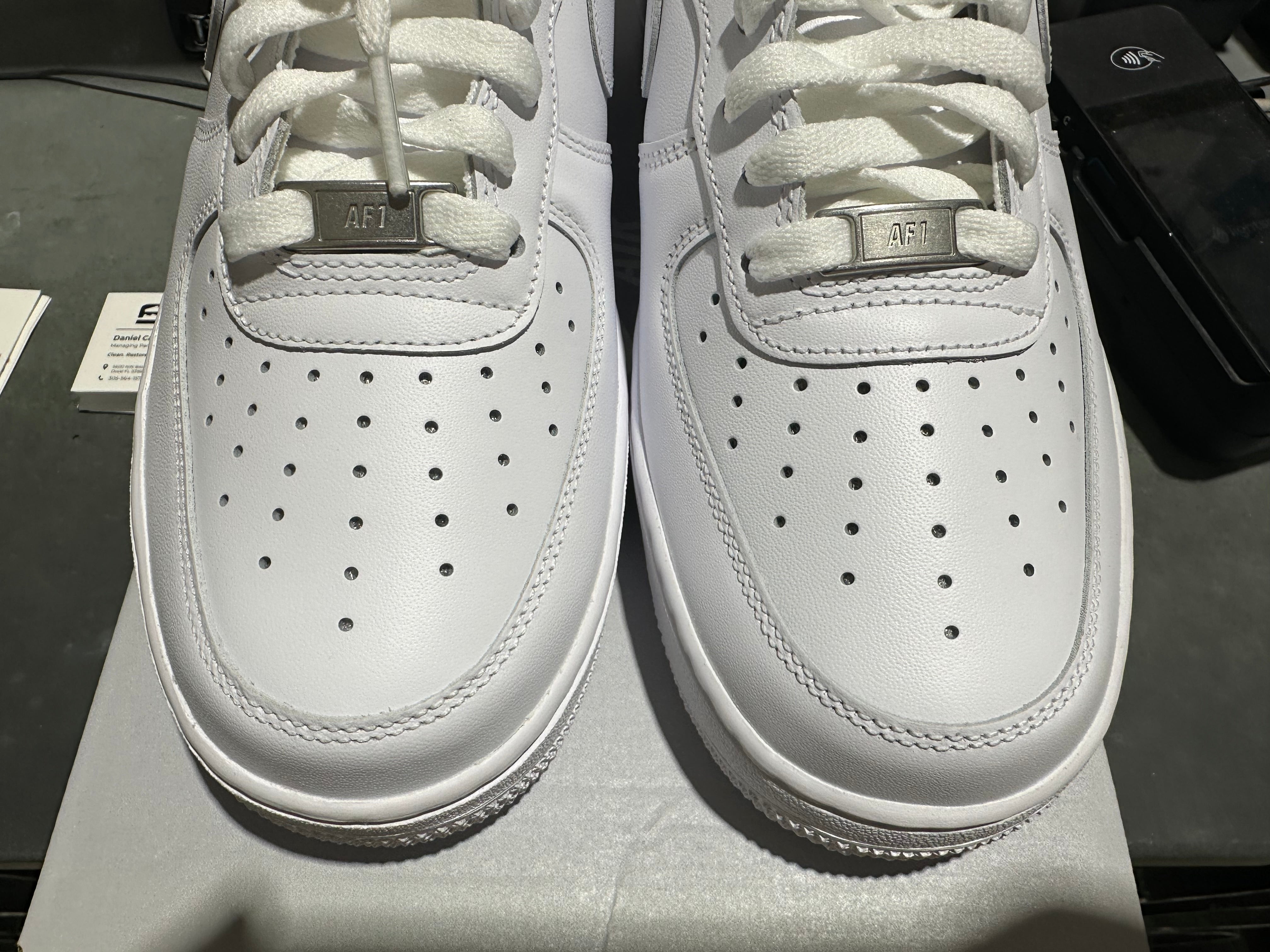 Nike Air Force 1 07 - Triple White Size 9