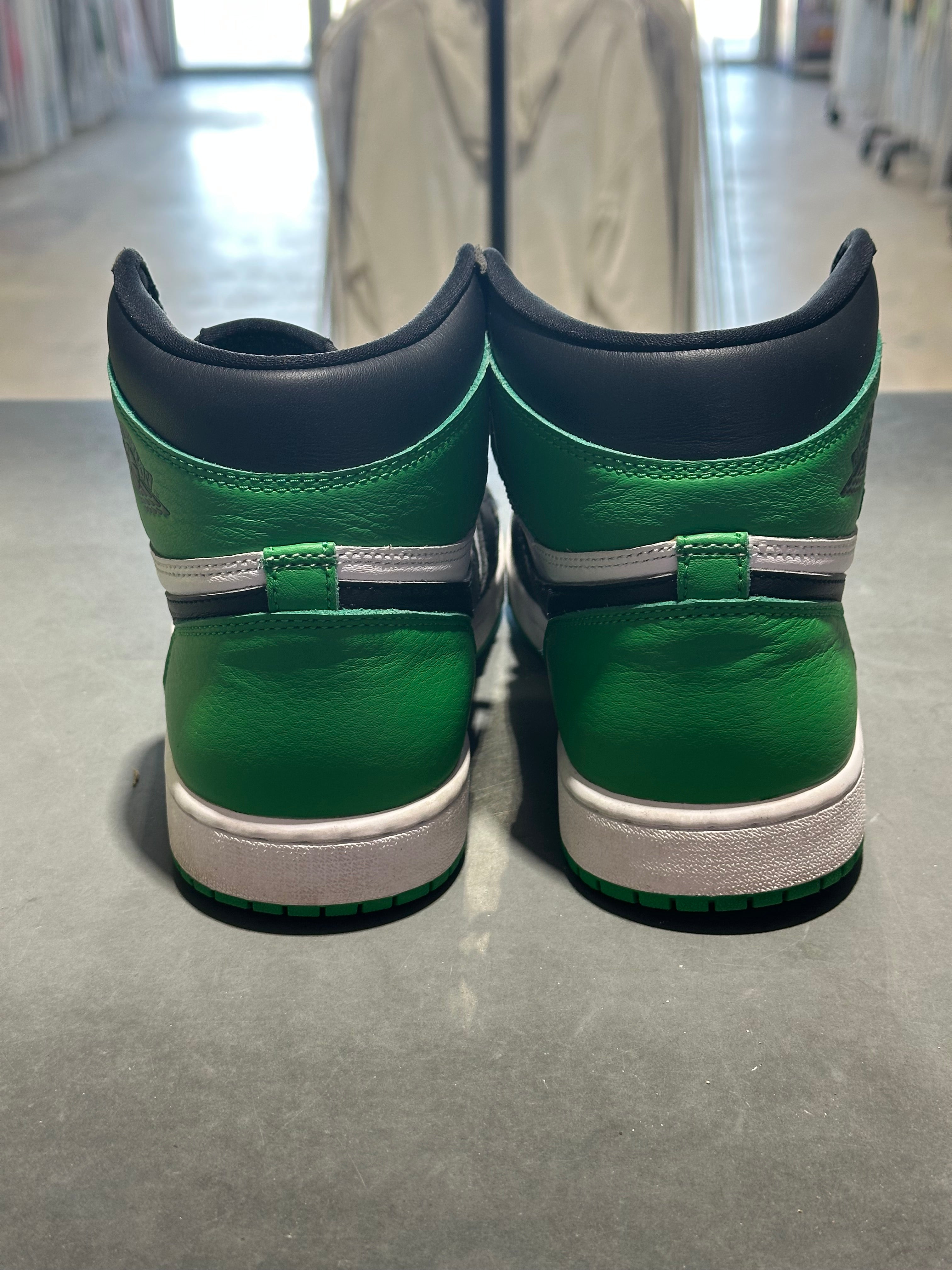 Air Jordan 1 Retro High OG - Lucky Green Size 9.5