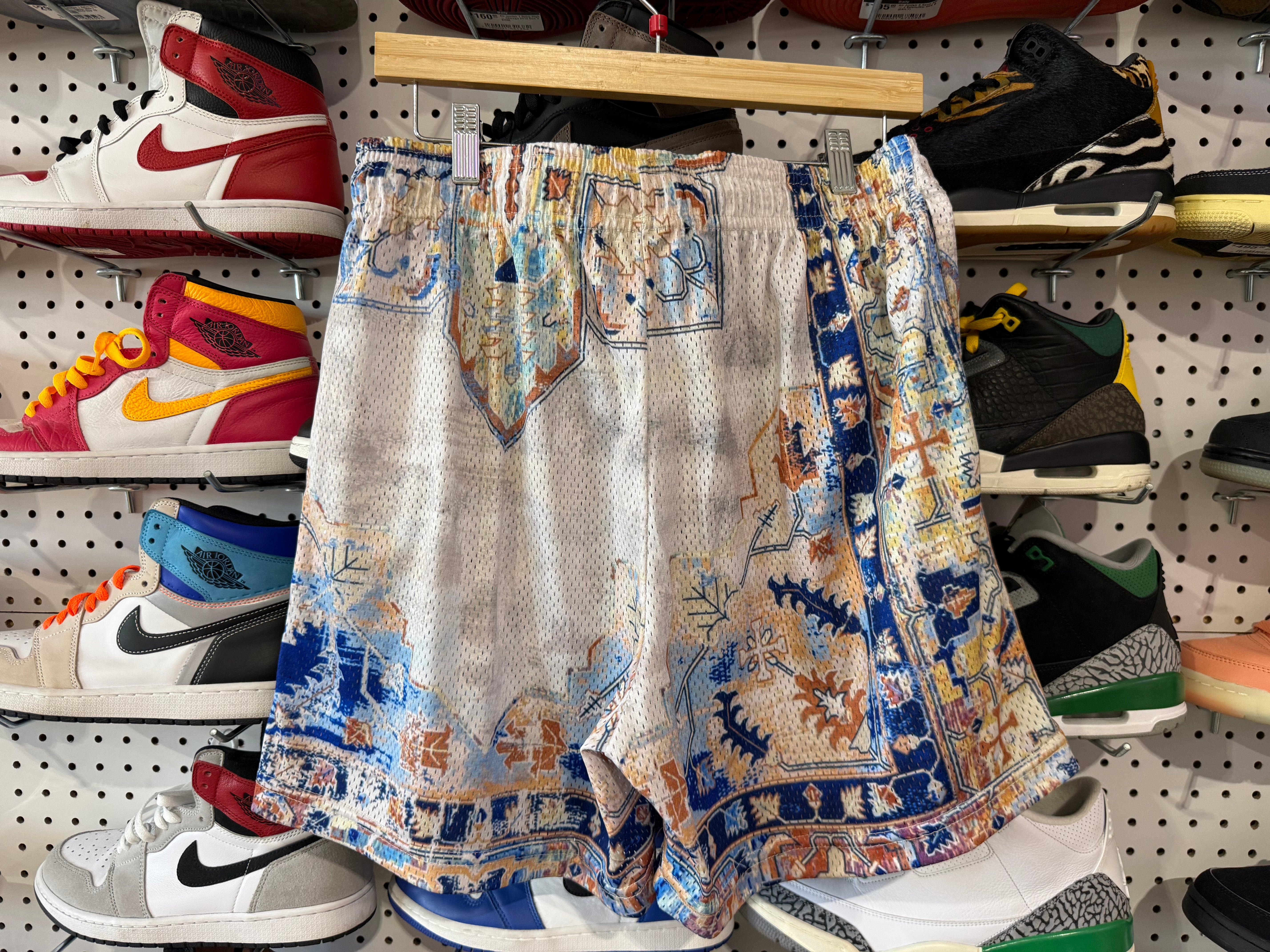 USED Eric Emanuel Rug Shorts - White Size Large