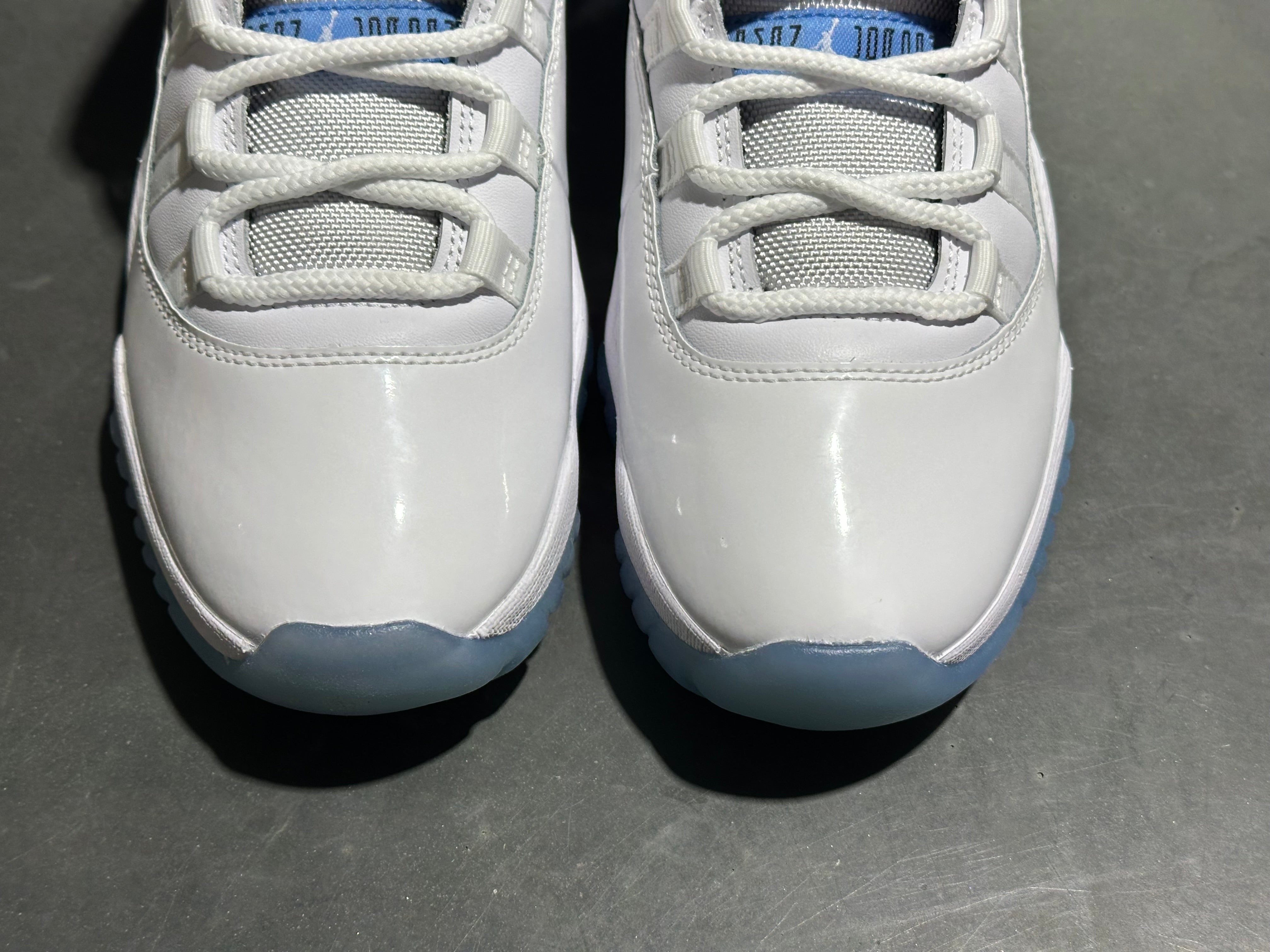 Air Jordan 11 Retro - Legend Blue Size 9.5