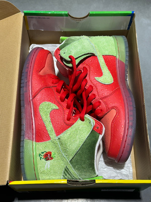 Nike SB Dunk High - Strawberry Cough Size 8