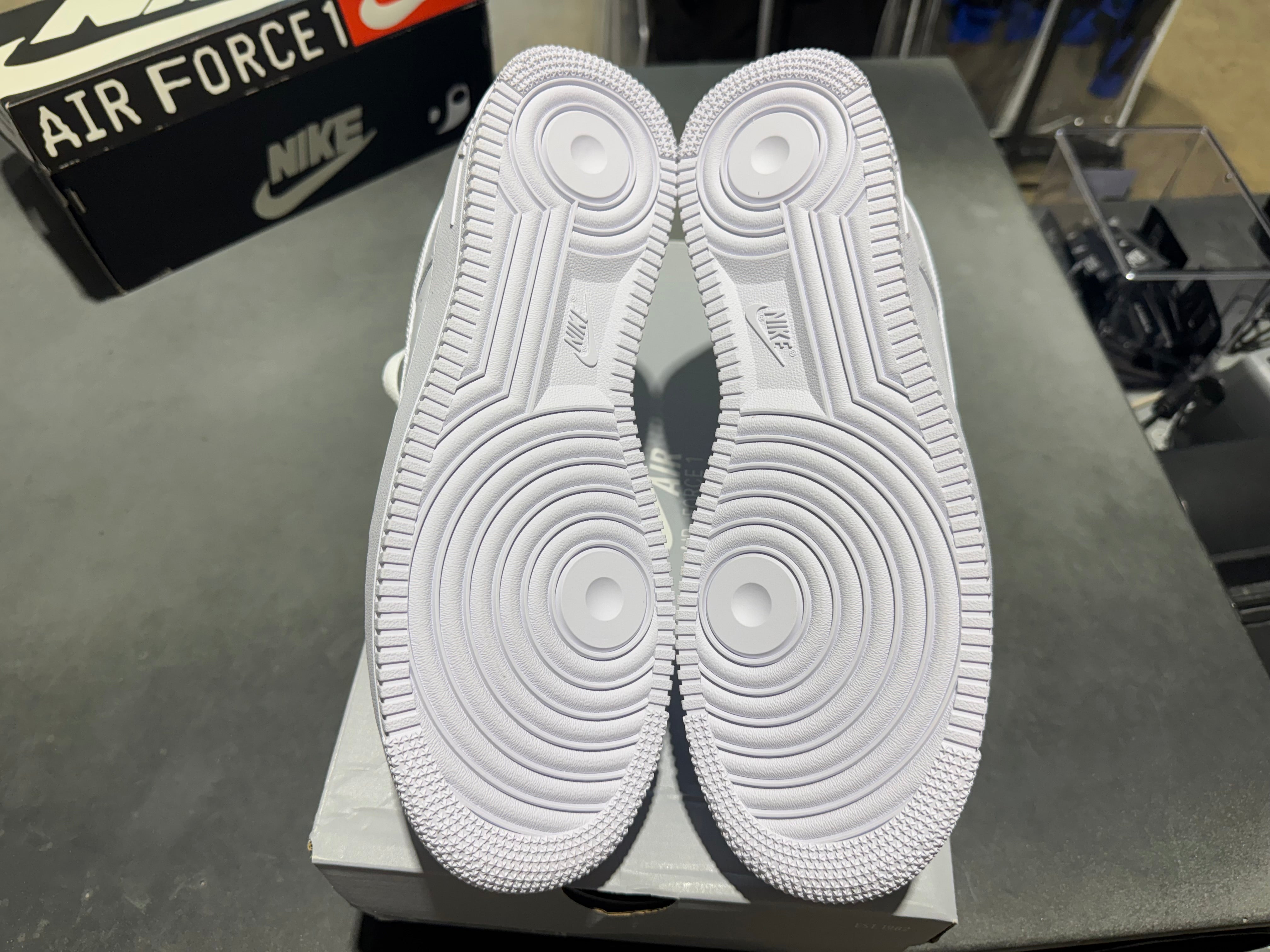 Nike Air Force 1 07 - Triple White Size 10