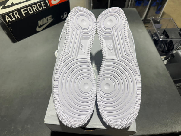 Nike Air Force 1 07 - Triple White Size 10