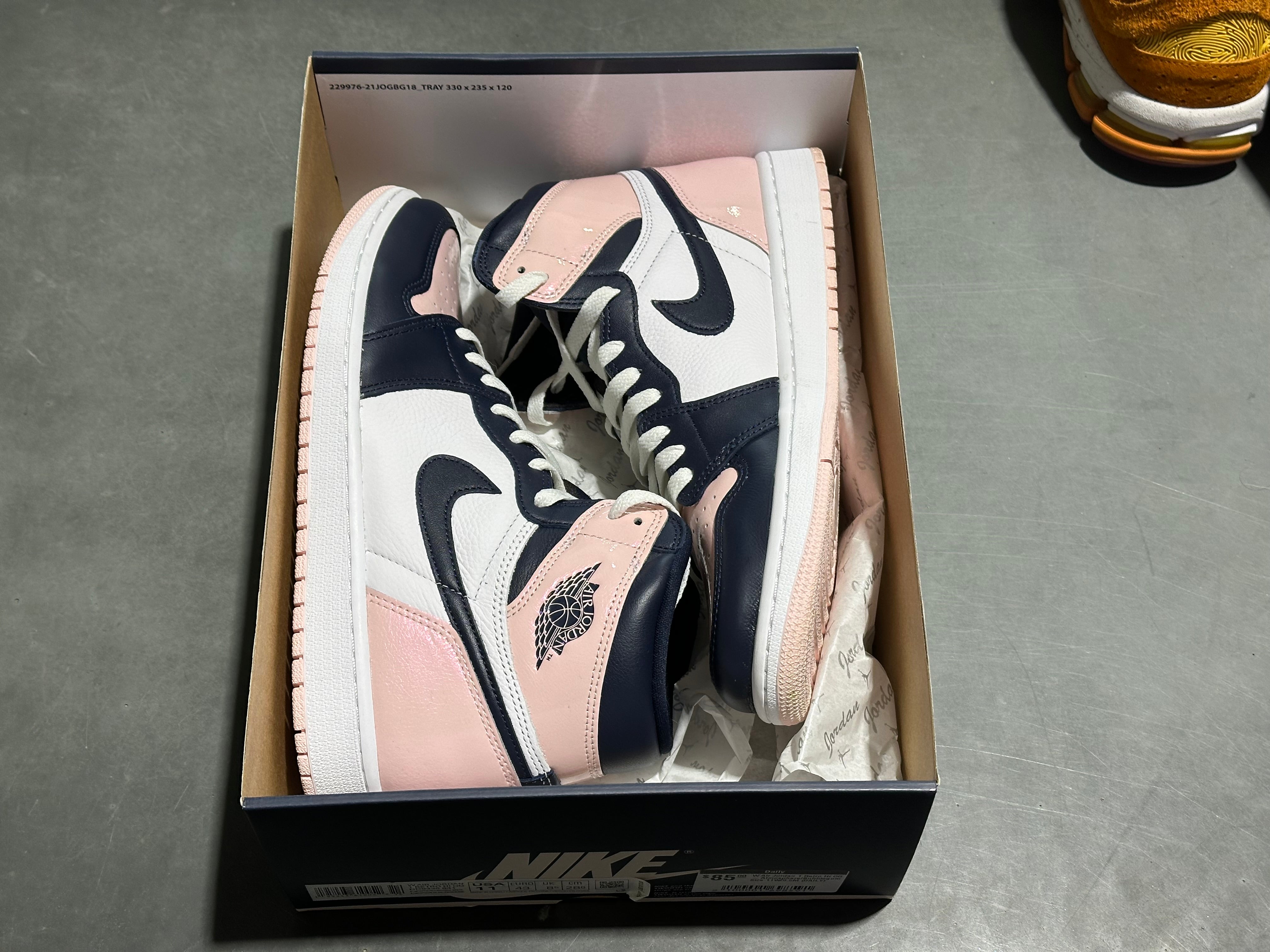 W Air Jordan 1 Retro Hi OG - Atmosphere/Bubblegum Size 11W/9.5M