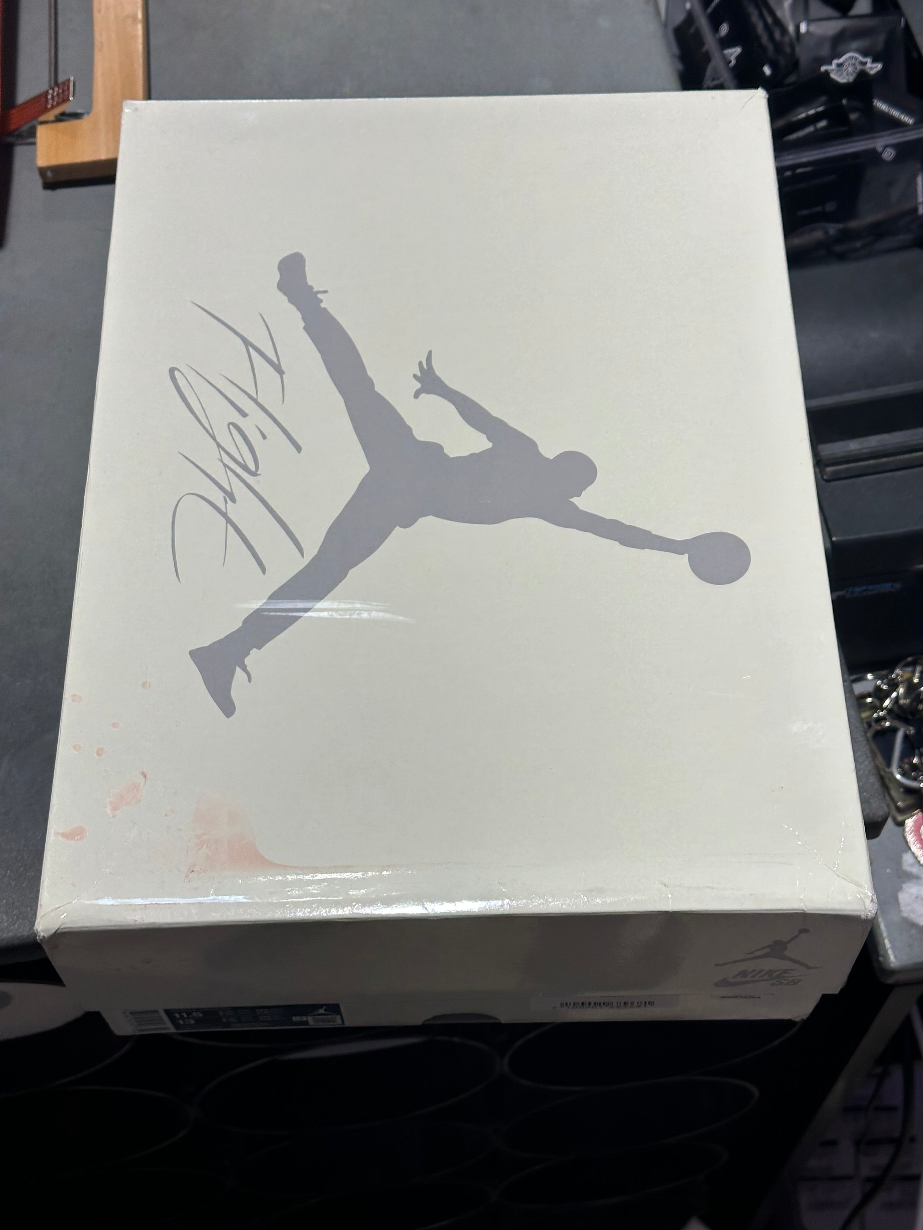 Air Jordan 4 Retro SB - Pine Green Size 11.5