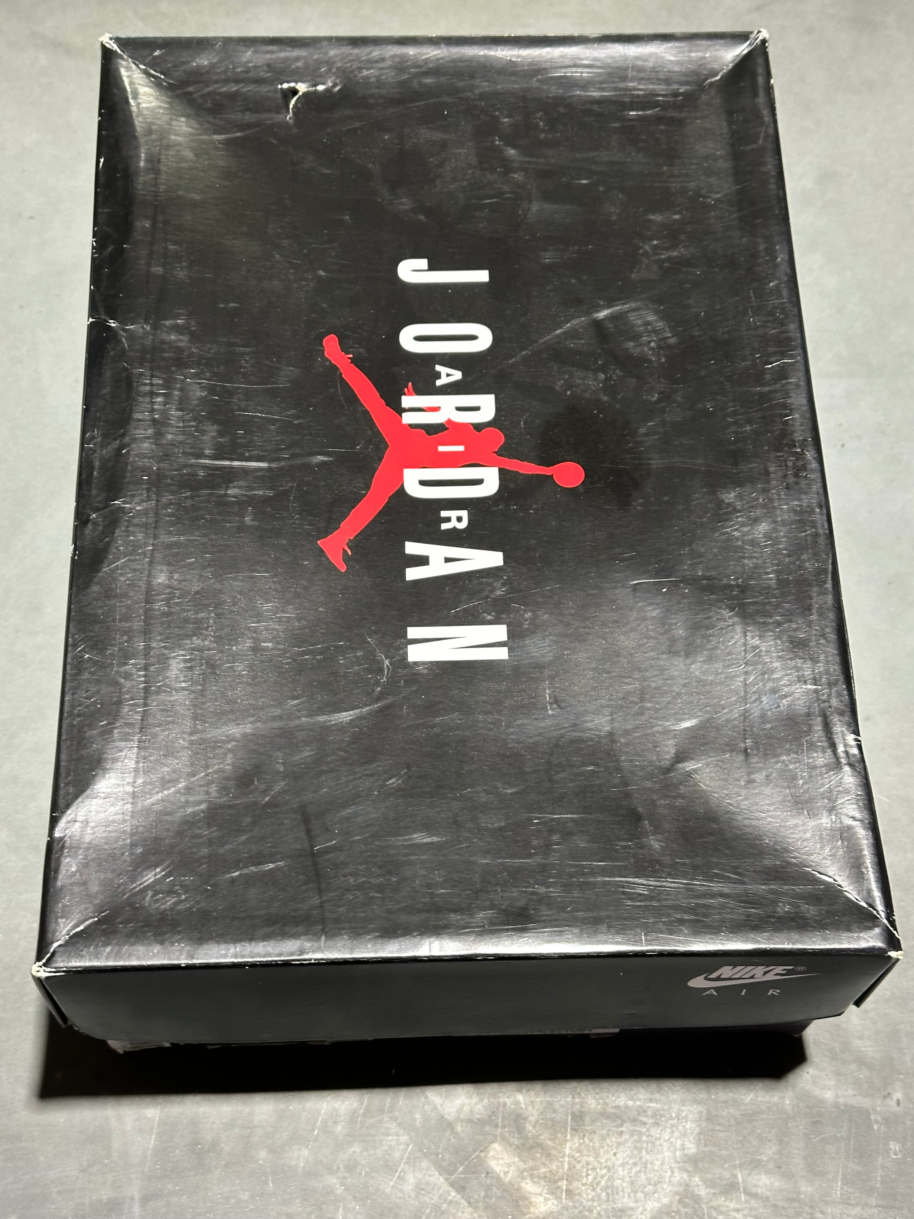 Air Jordan 11 Retro - Cherry Size 8.5