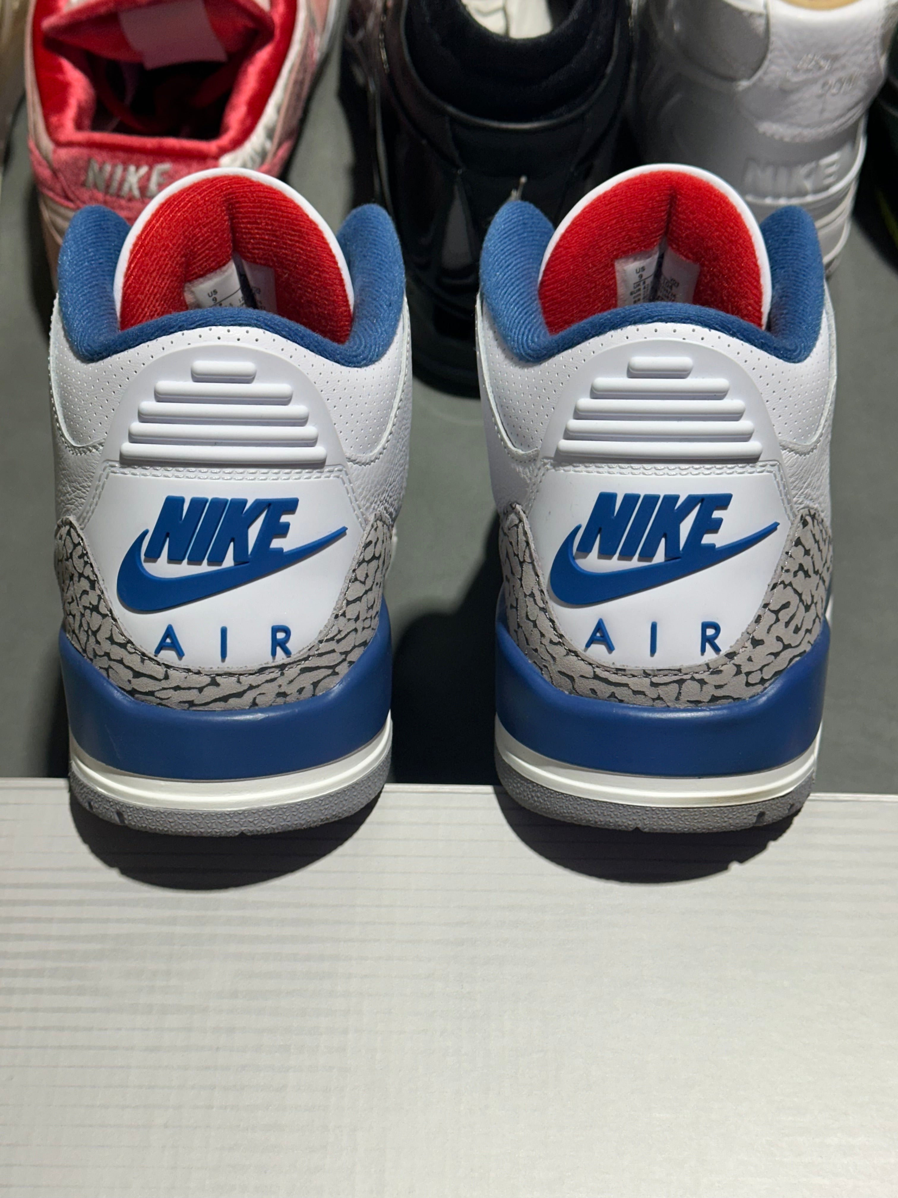Air Jordan 3 Retro OG - True Blue Size 9