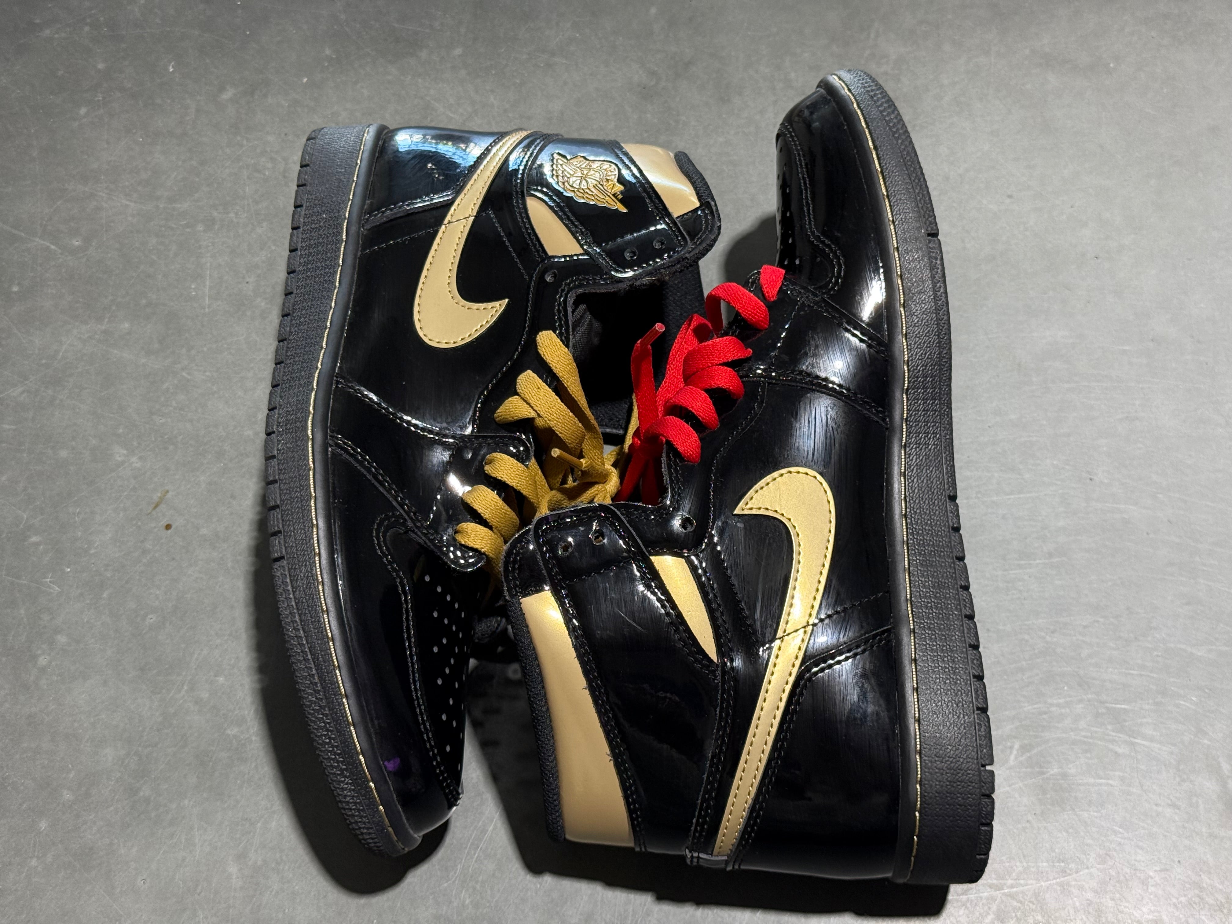 Air Jordan 1 Retro High OG - Black Metallic Size 9.5