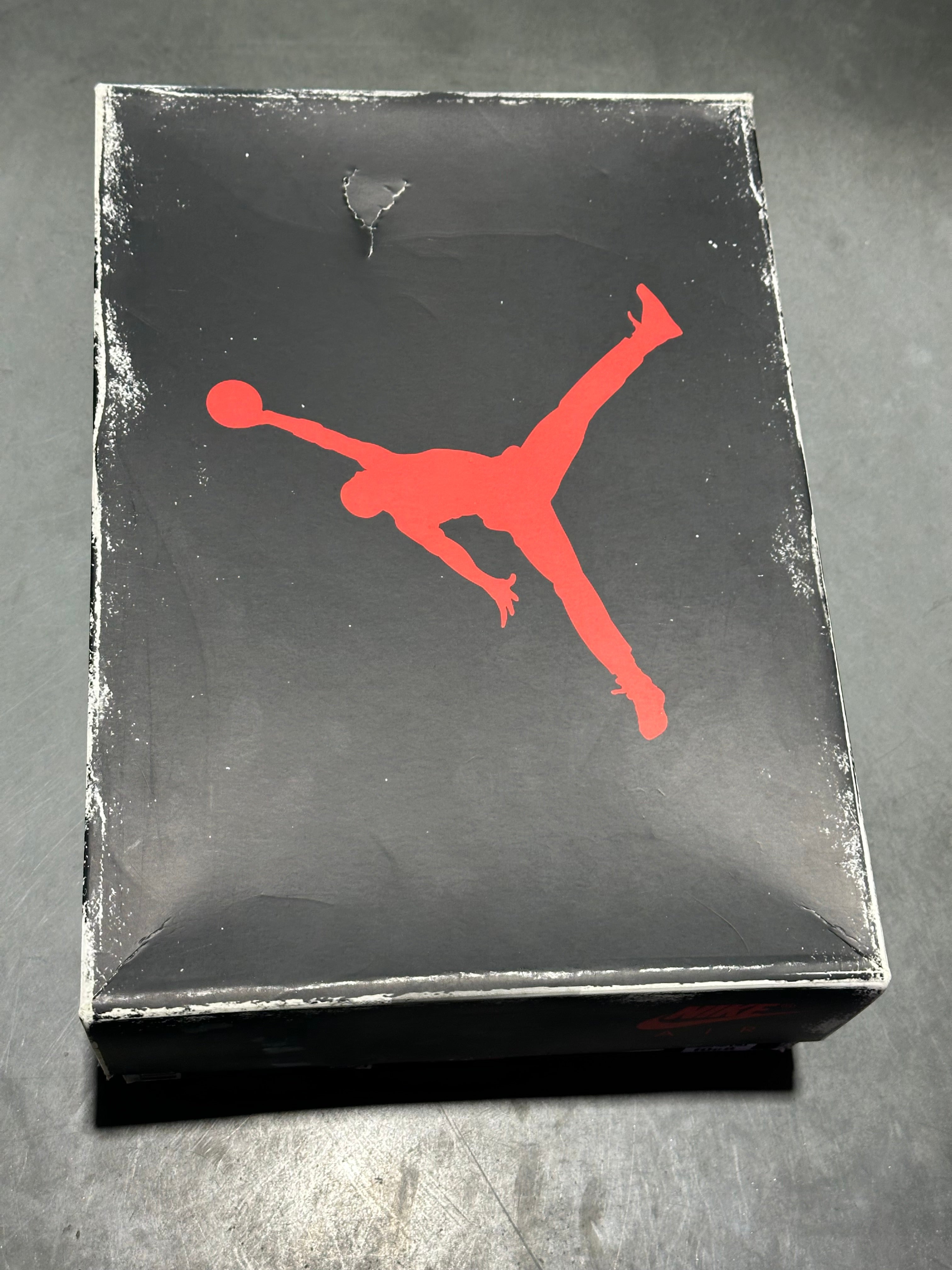 Air Jordan 3 Retro - White Cement Reimagined Size 9