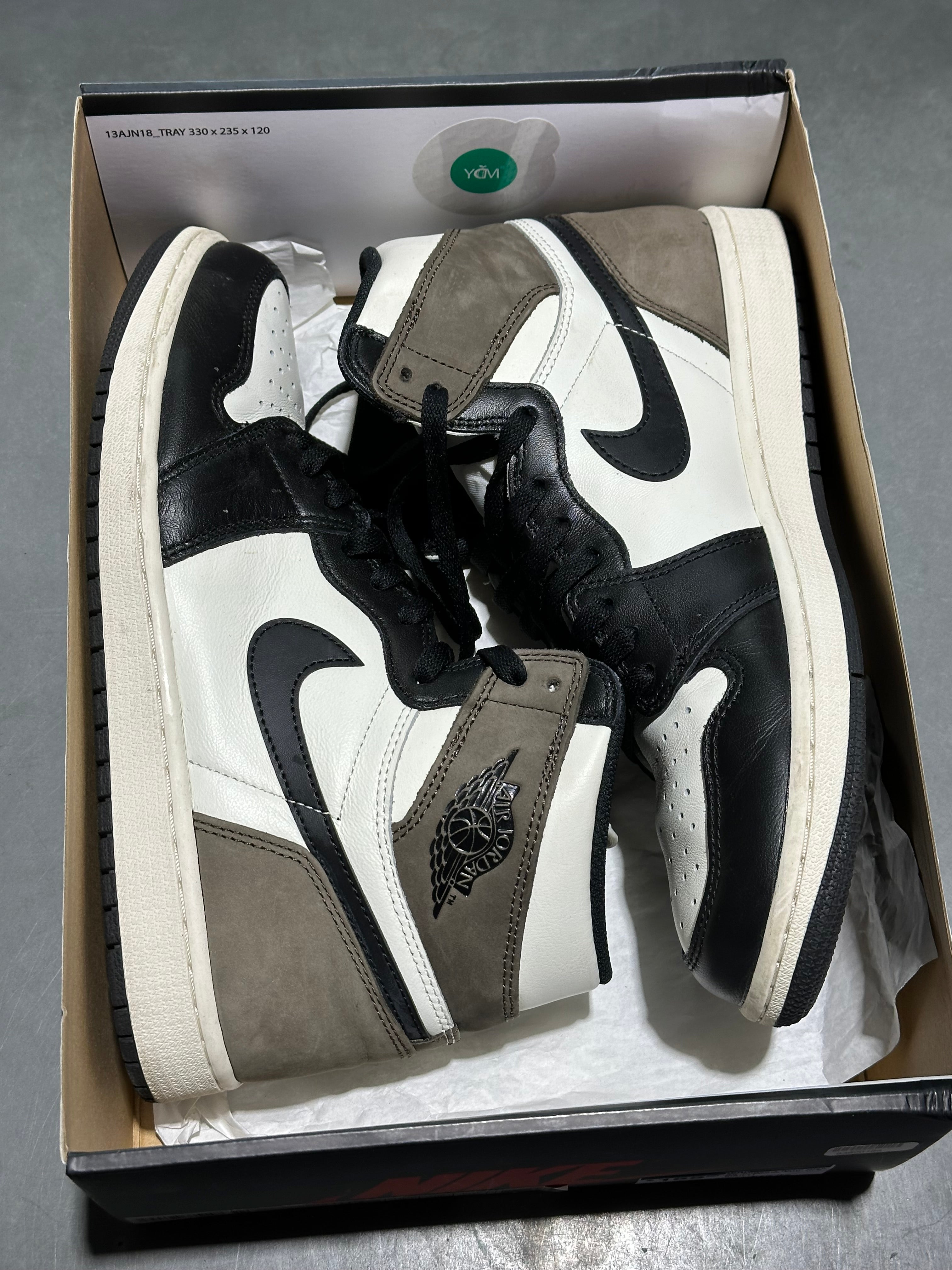 Air Jordan 1 Retro High OG - Mocha Size 10.5