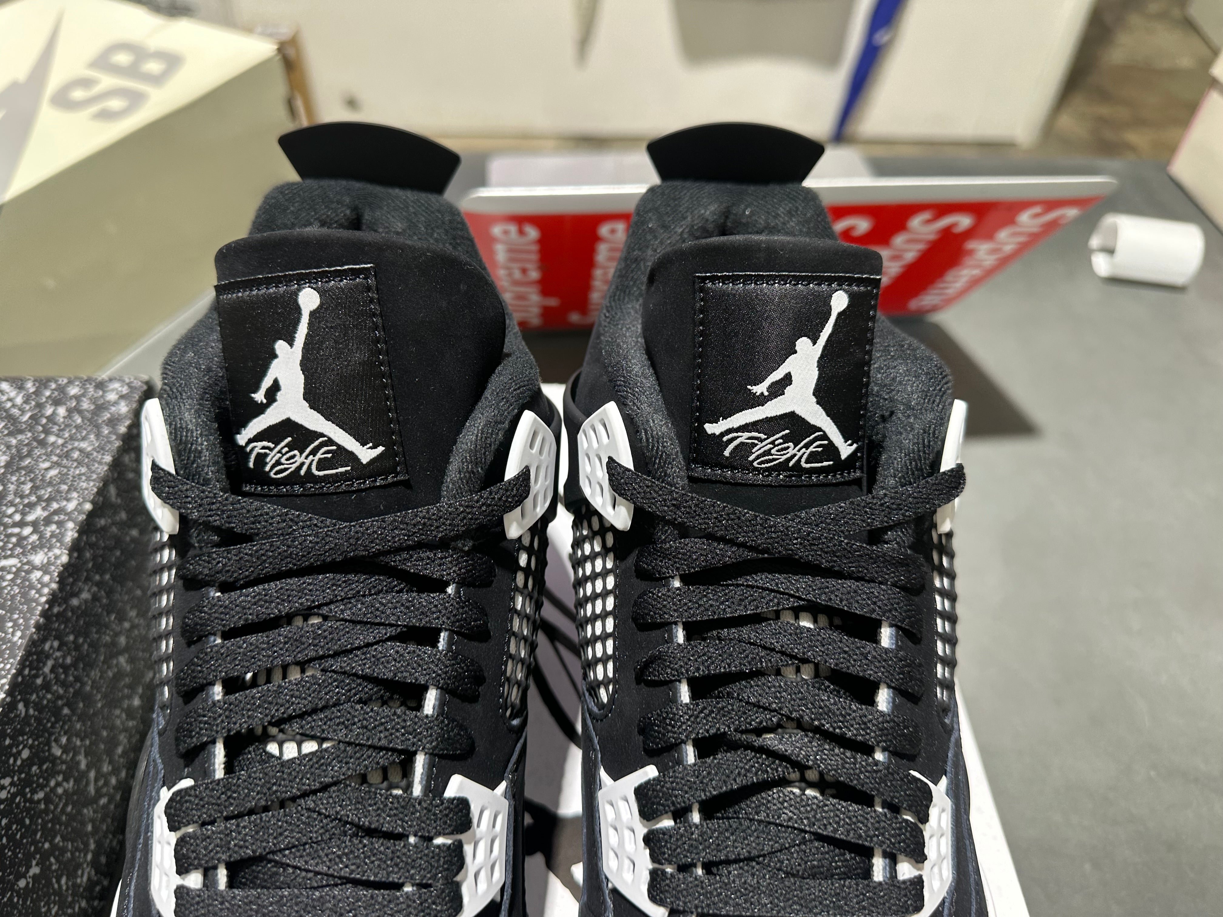 Air Jordan 4 Retro - White Thunder Size 13