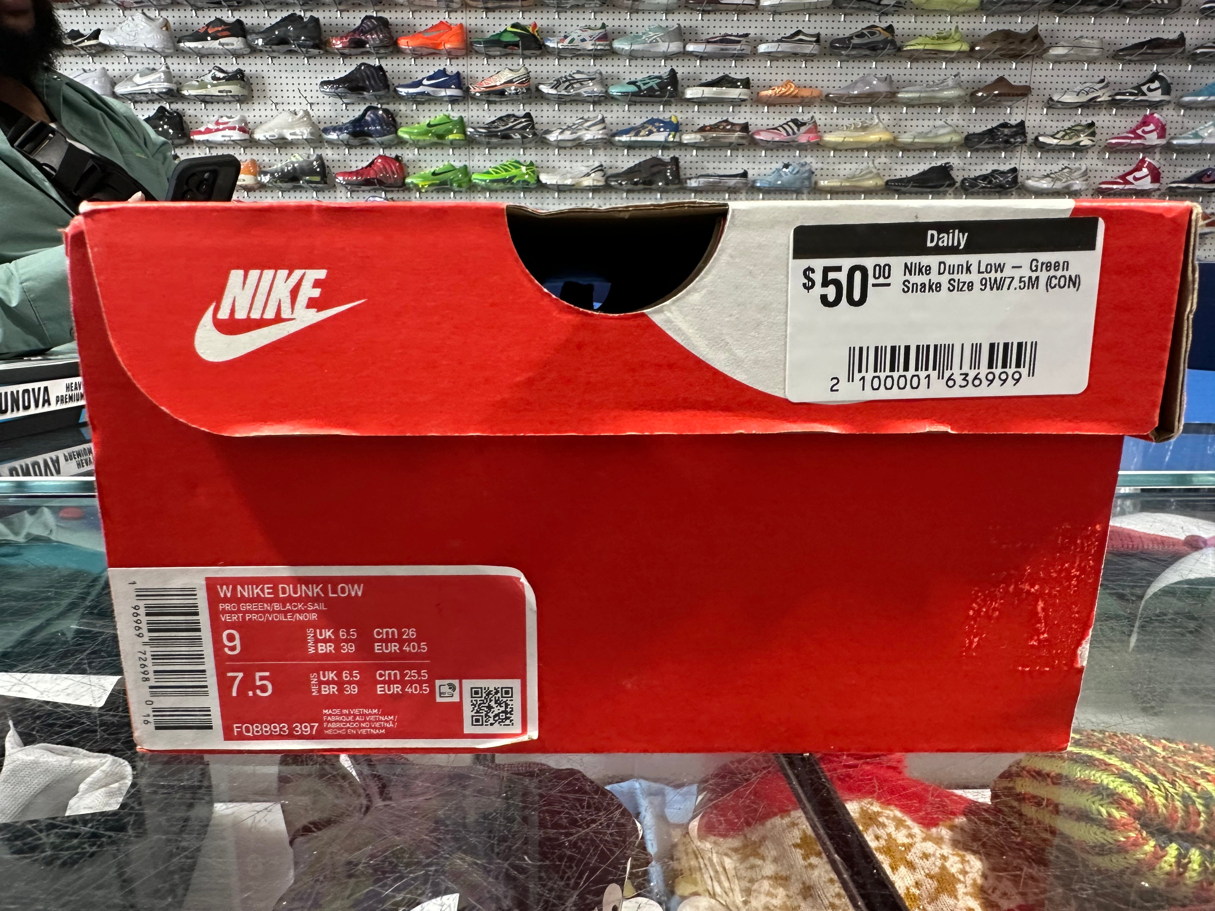 Nike Dunk Low - Green Snake Size 9W/7.5M