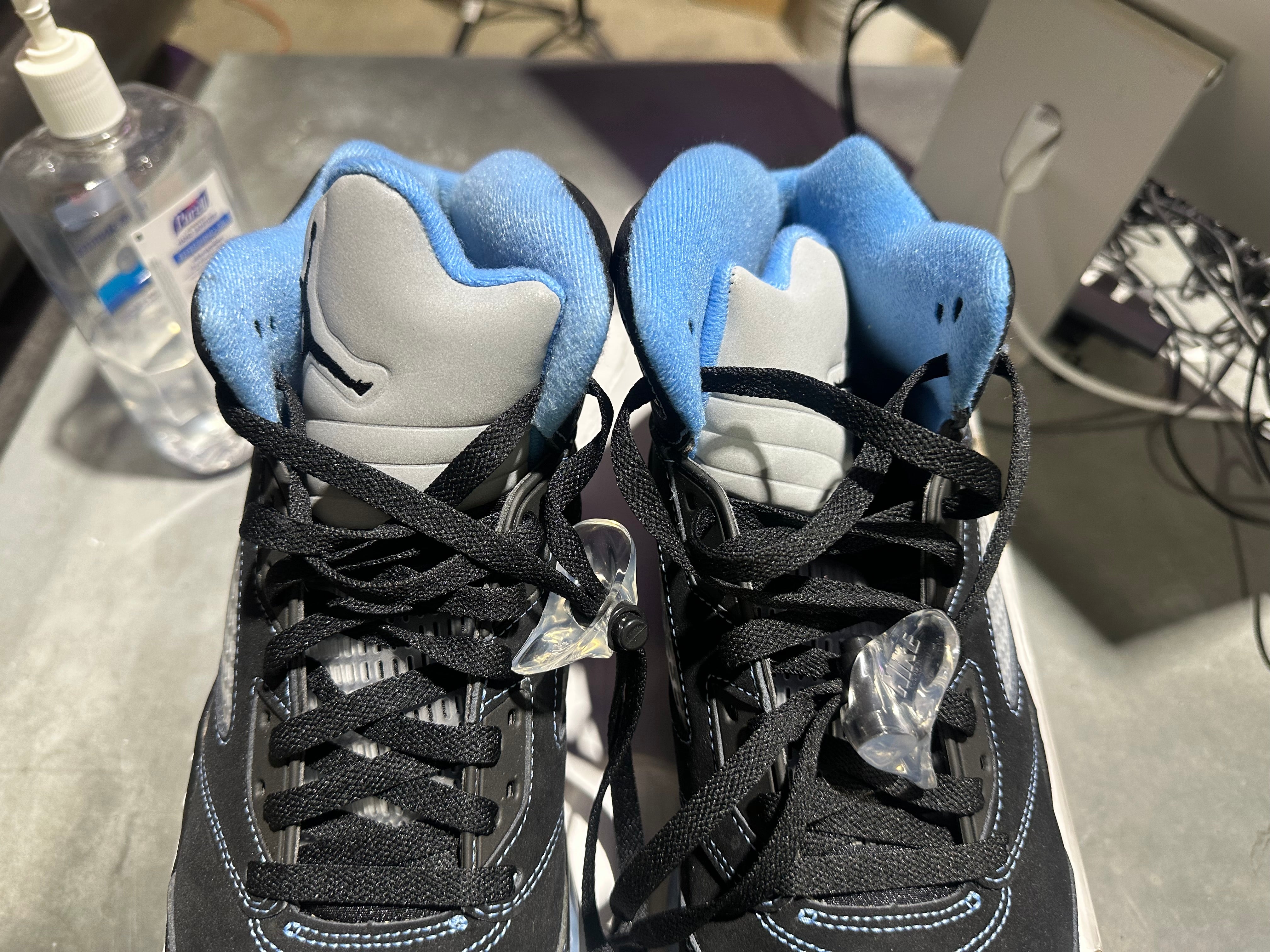 Air Jordan 5 Retro - Black University Blue Size 10.5