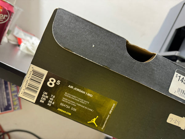 Air Jordan 1 Mid - New Love Size 8.5
