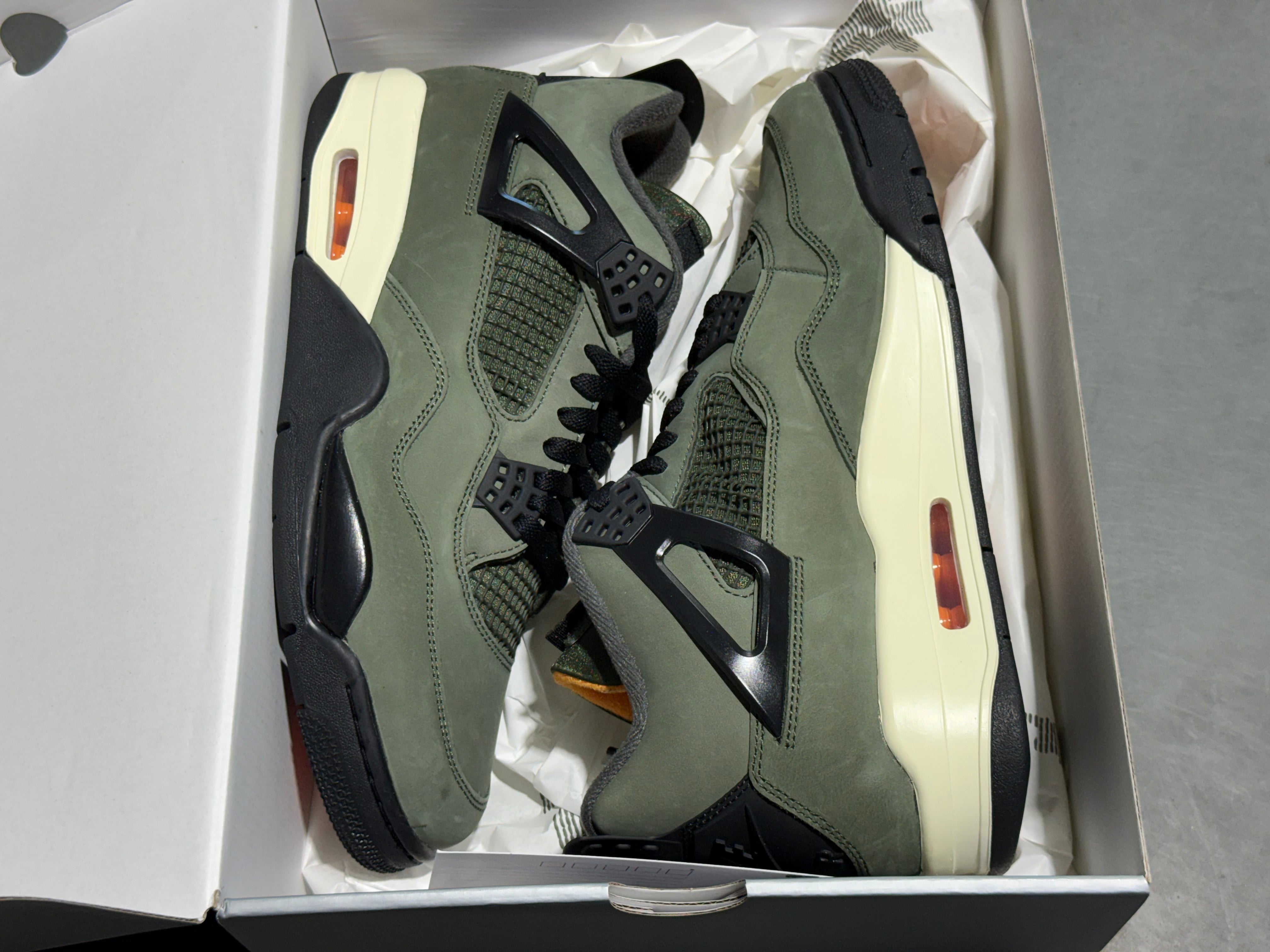 Air Jordan 4 Retro OG SP - Undefeated Size 10.5