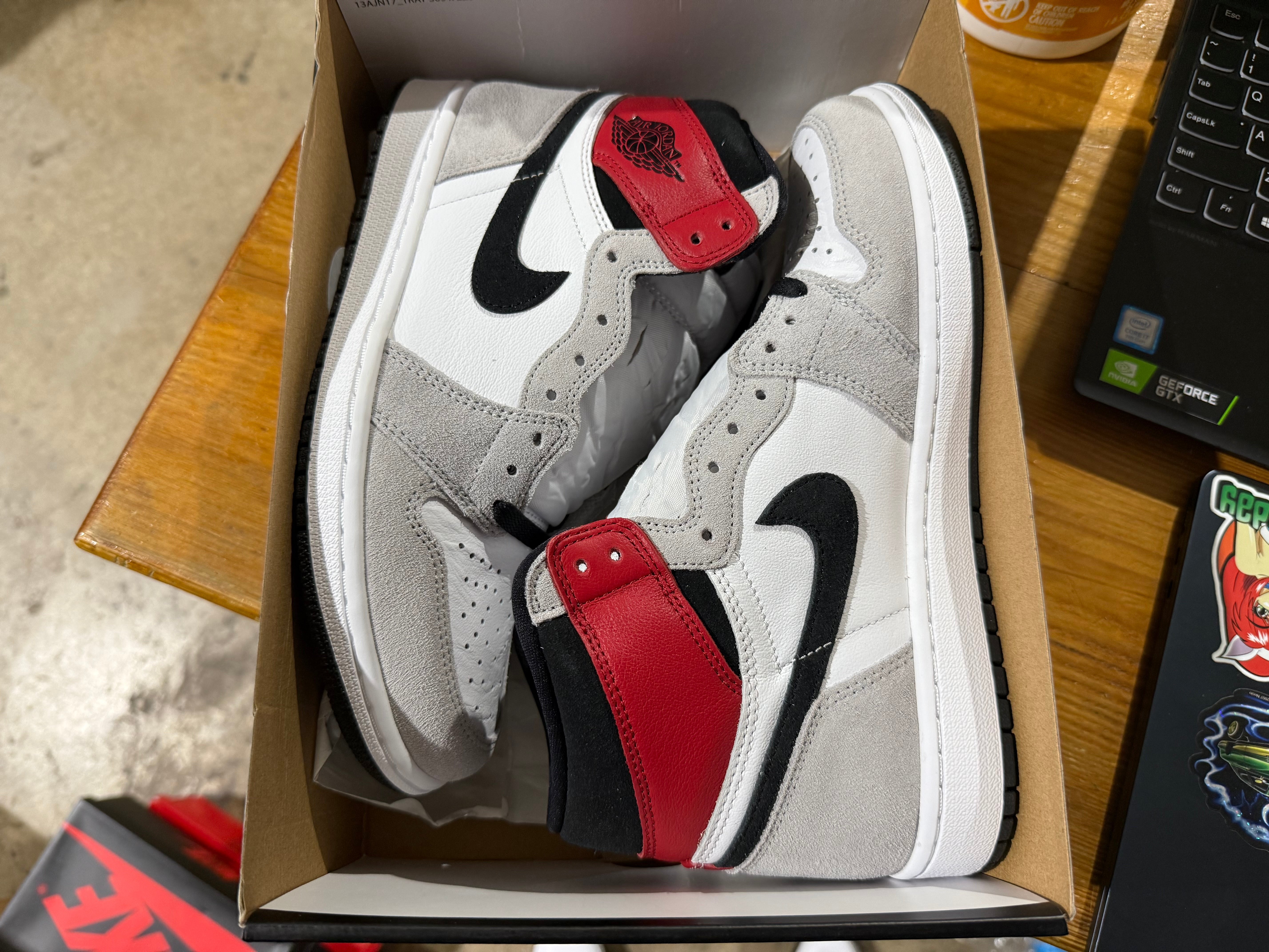 Air Jordan 1 Retro High OG - Light Smoke Grey Size 8.5