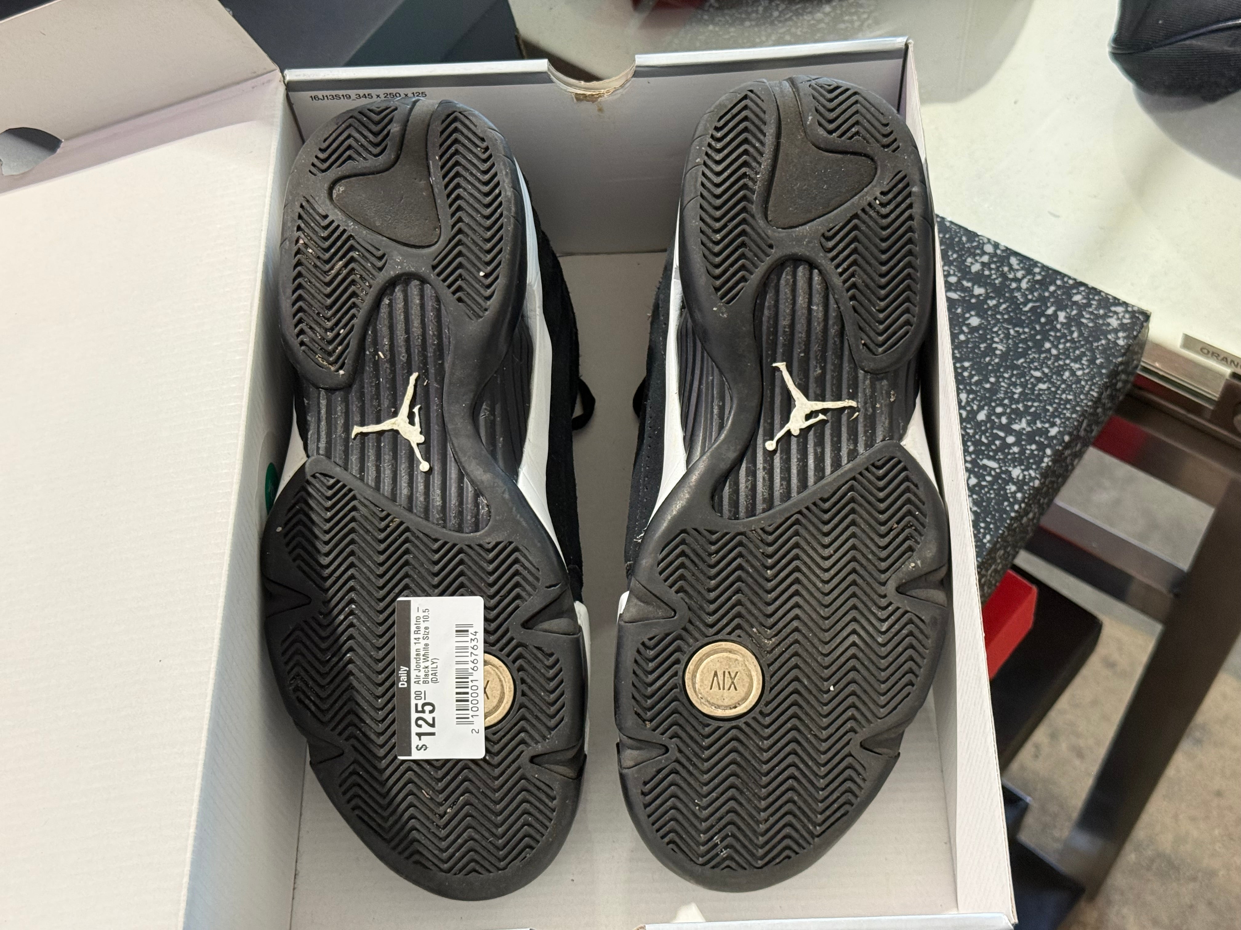 Air Jordan 14 Retro - Black White Size 10.5