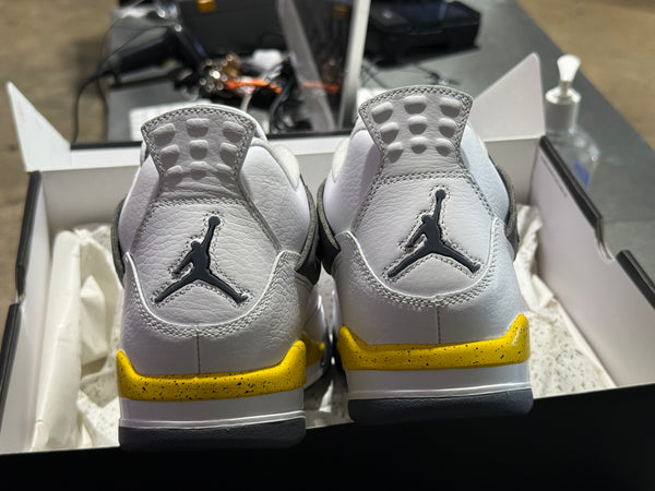 Air Jordan 4 Retro - Tour Yellow Size 9.5