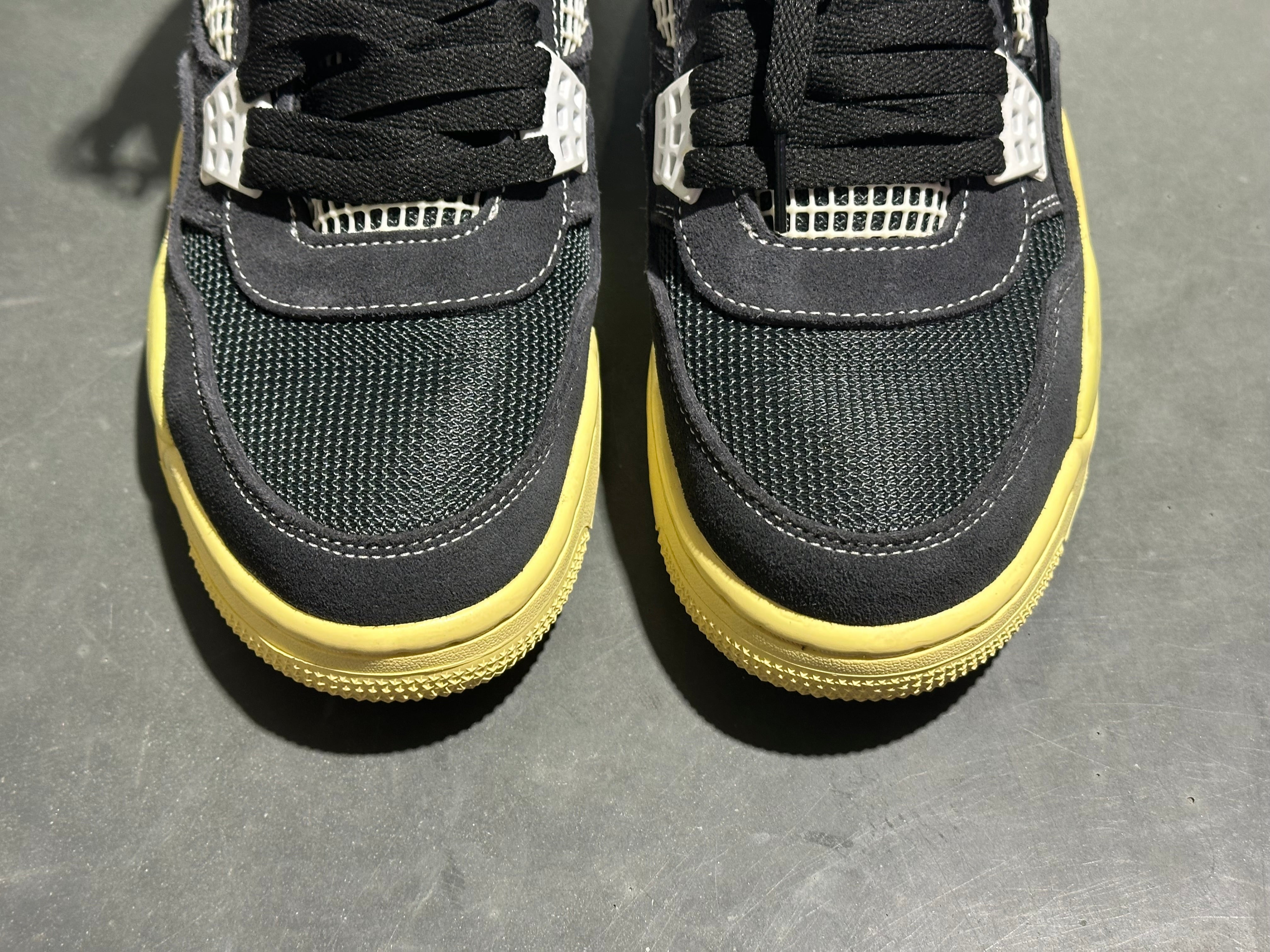 Air Jordan 4 Retro - Union Off Noir Size 9.5