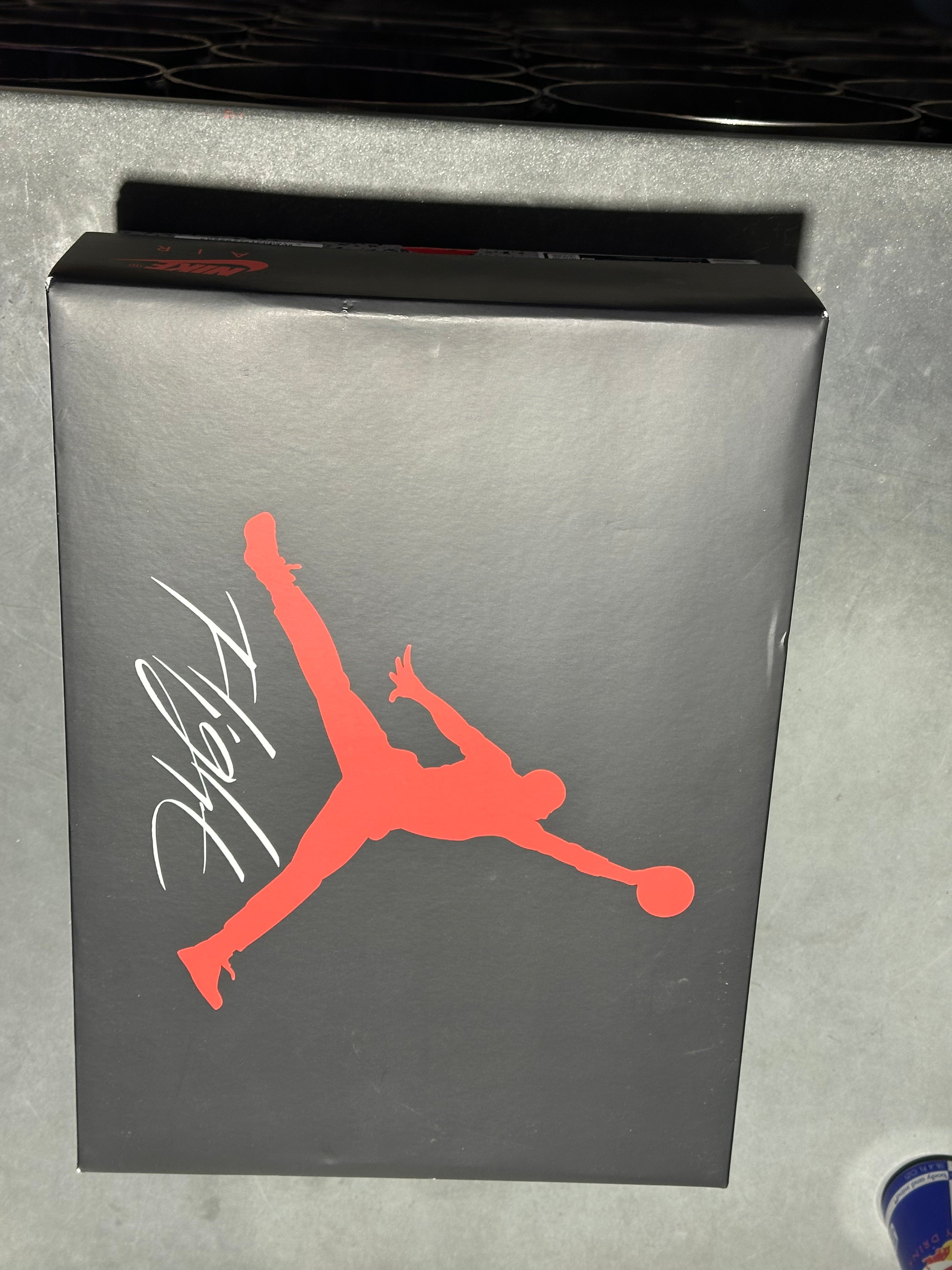 Air Jordan 4 Retro -  White Cement Size 9.5