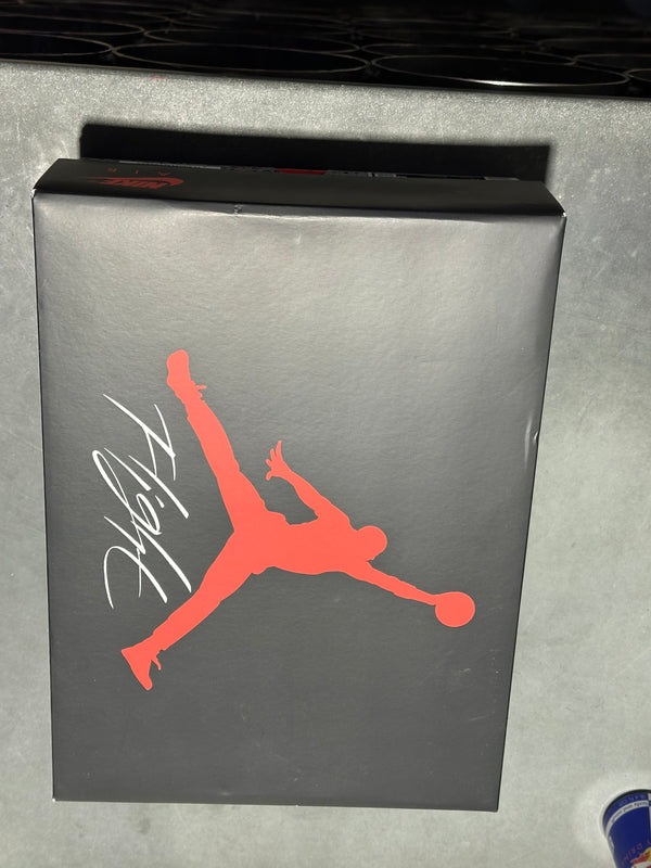Air Jordan 4 Retro -  White Cement Size 9.5