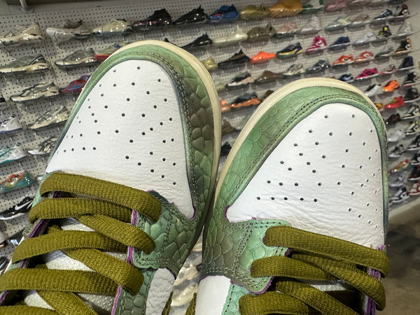 Nike SB Dunk Low - Alexis Sablone Chameleon