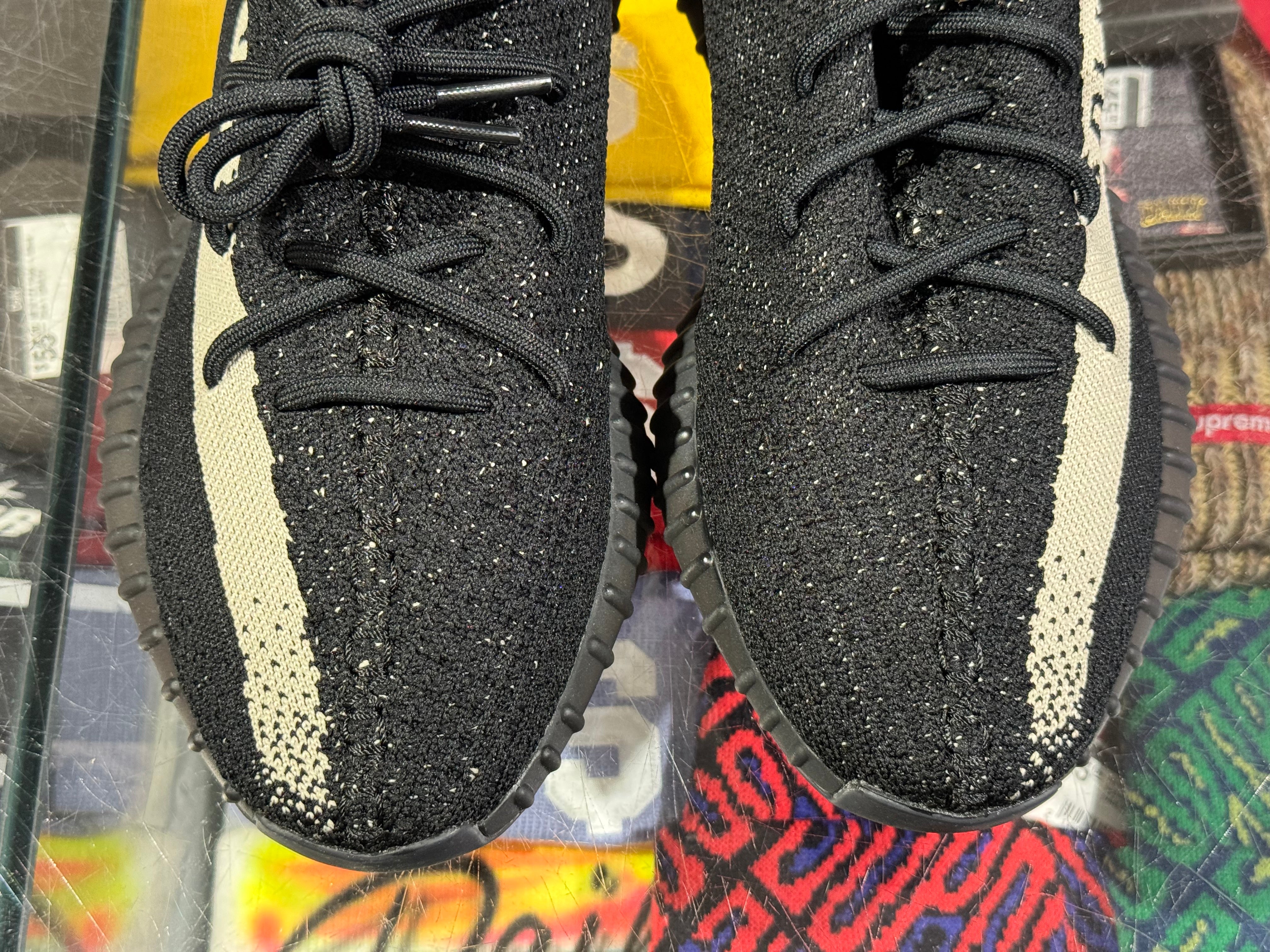 Adidas Yeezy Boost 350 V2 - Oreo Size 10.5