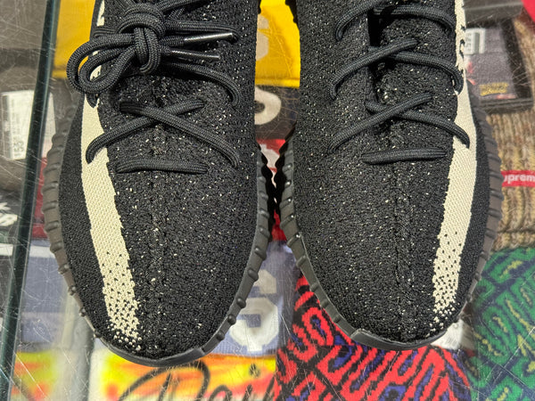 Adidas Yeezy Boost 350 V2 - Oreo Size 10.5